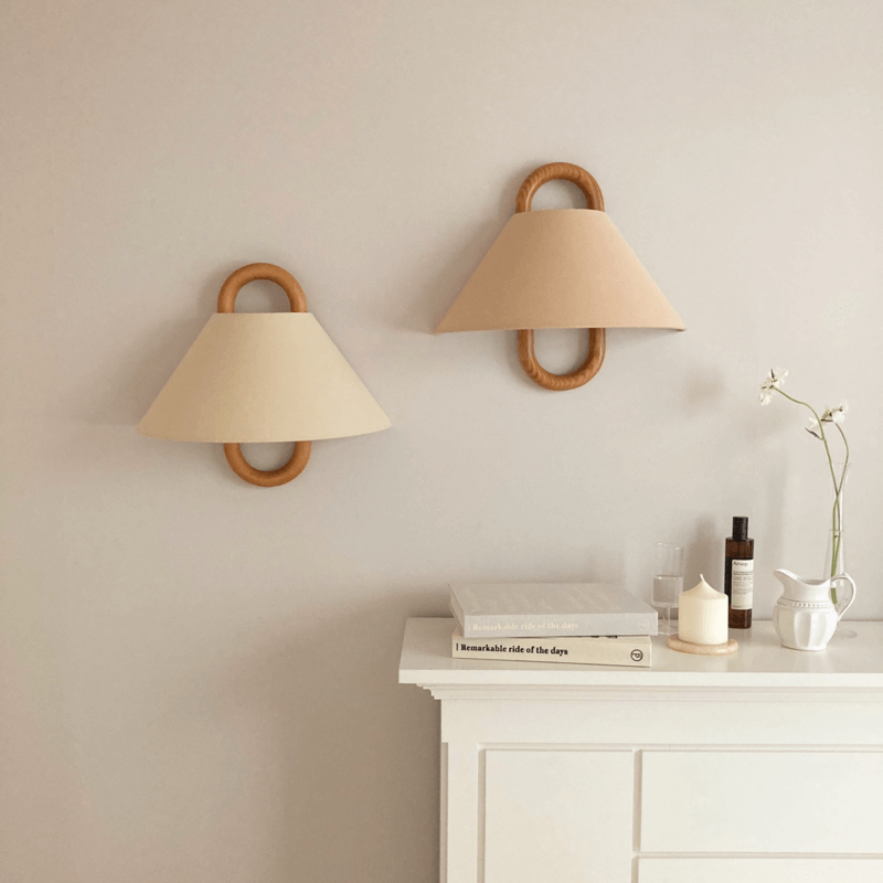 Kegelförmige Wandlampe