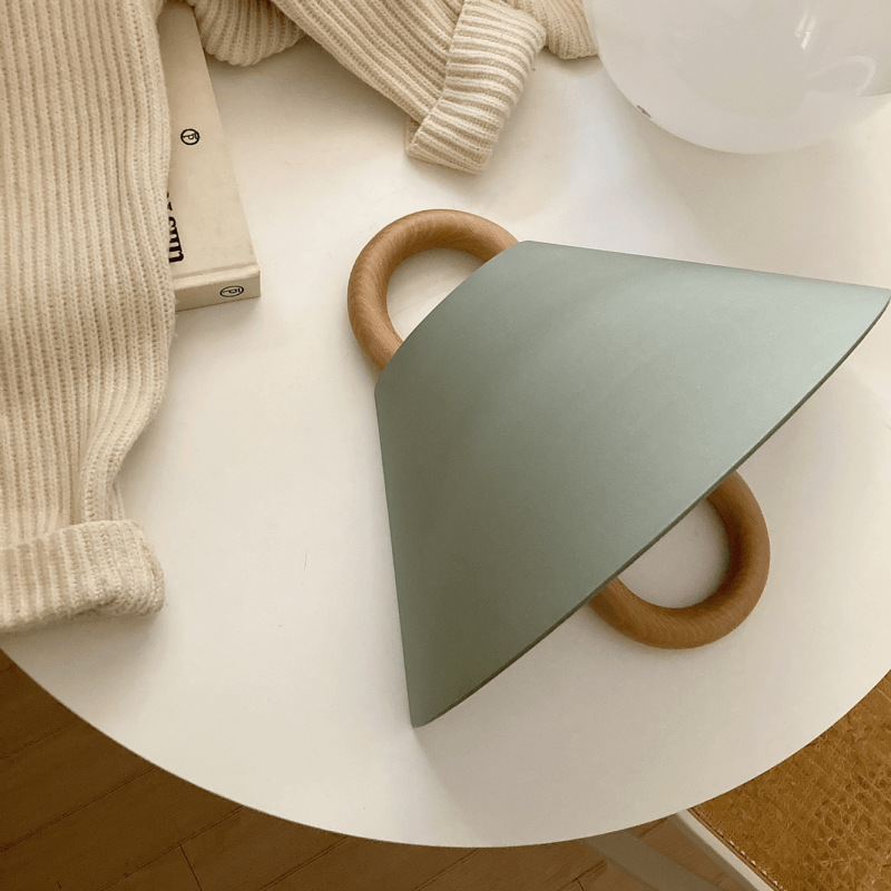 Kegelförmige Wandlampe