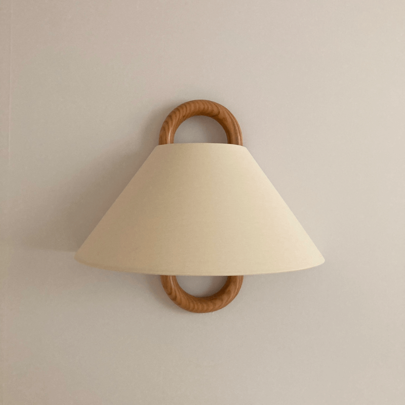 Kegelförmige Wandlampe