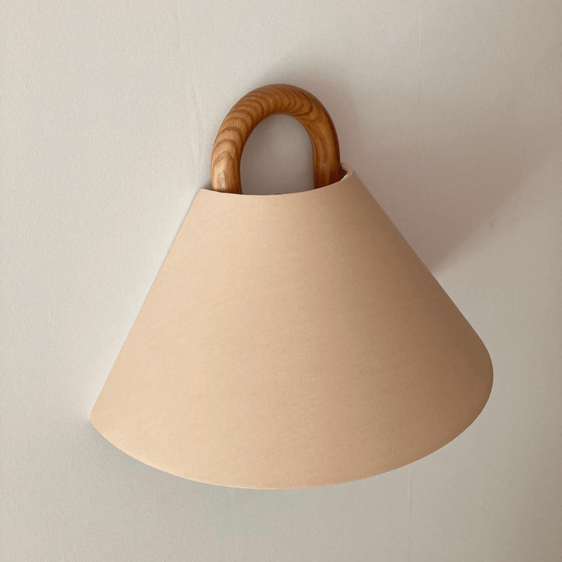 Kegelförmige Wandlampe