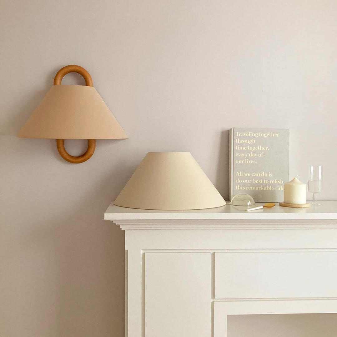 Kegelförmige Wandlampe