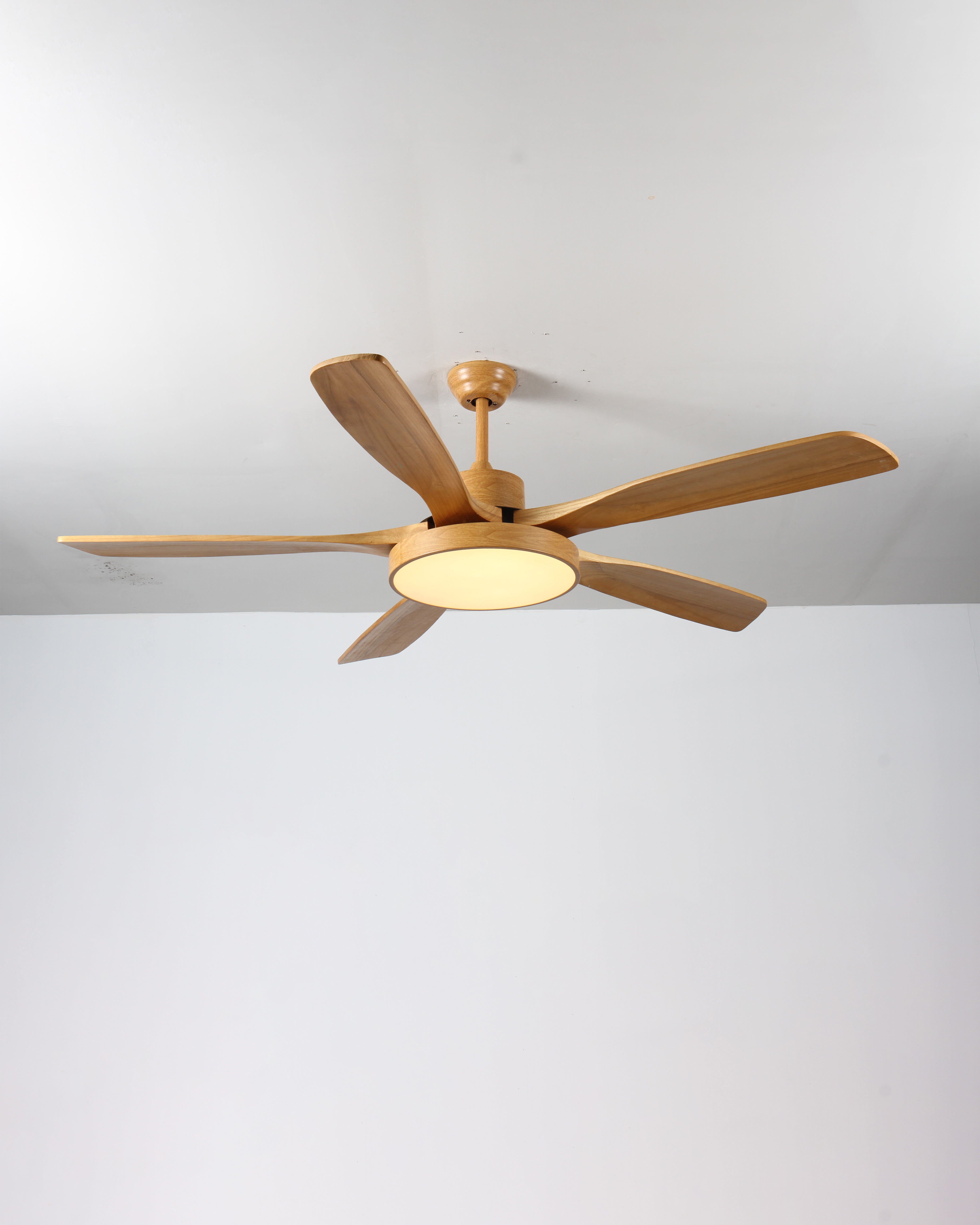 LED-Deckenleuchte mit umschaltbarem Ventilator