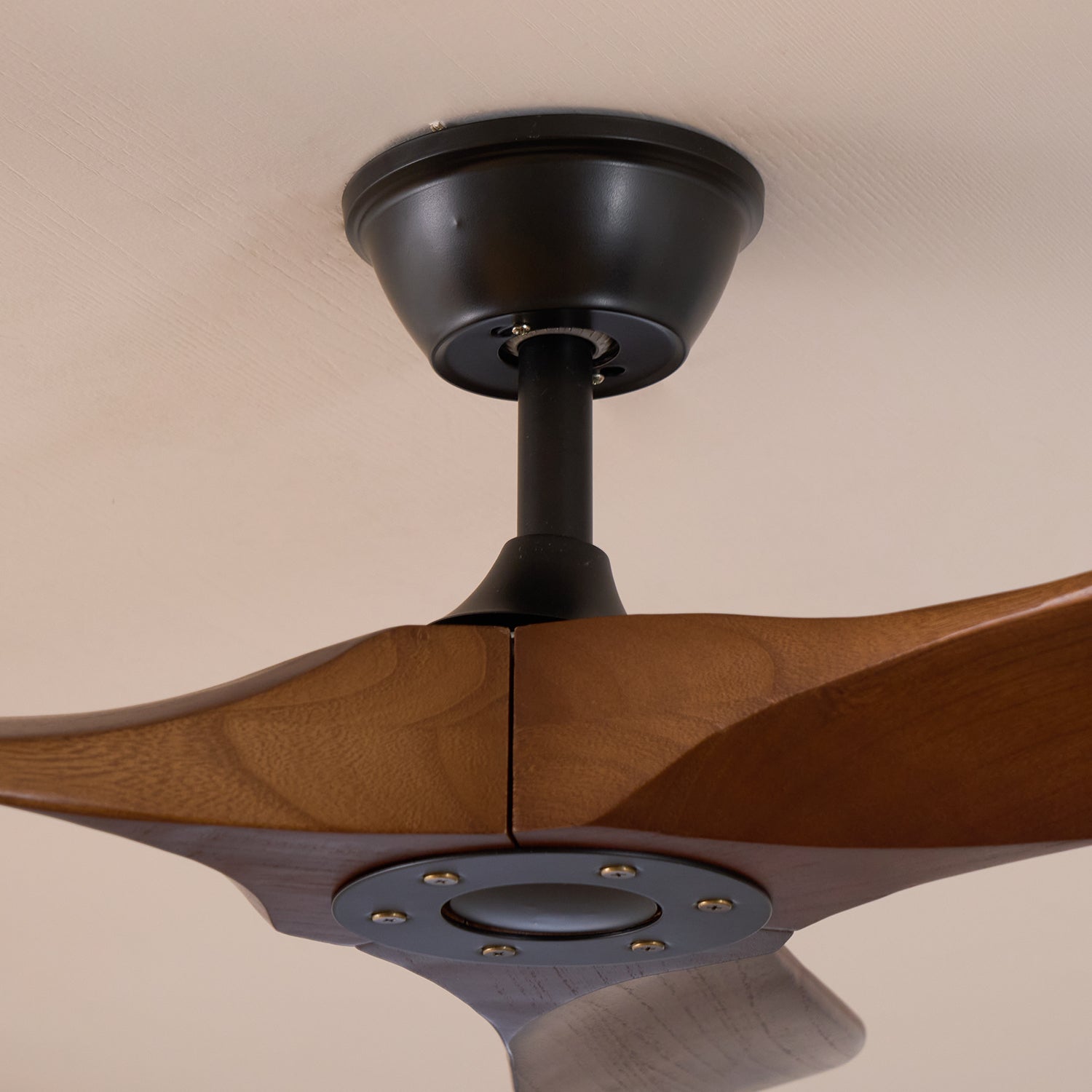 Aerodynamischer Deckenventilator für Innenräume