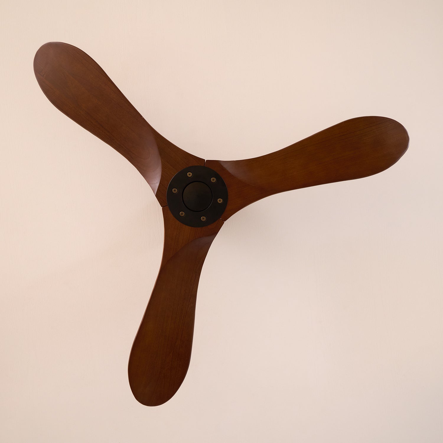 Aerodynamischer Deckenventilator für Innenräume
