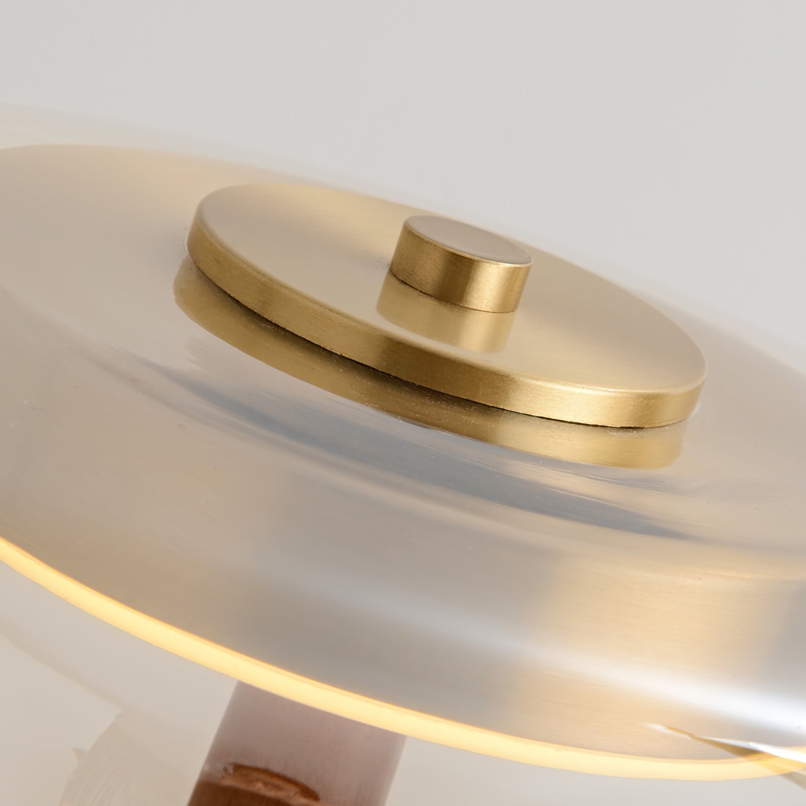 Tropfenförmige Tischlampe mit Glasdome