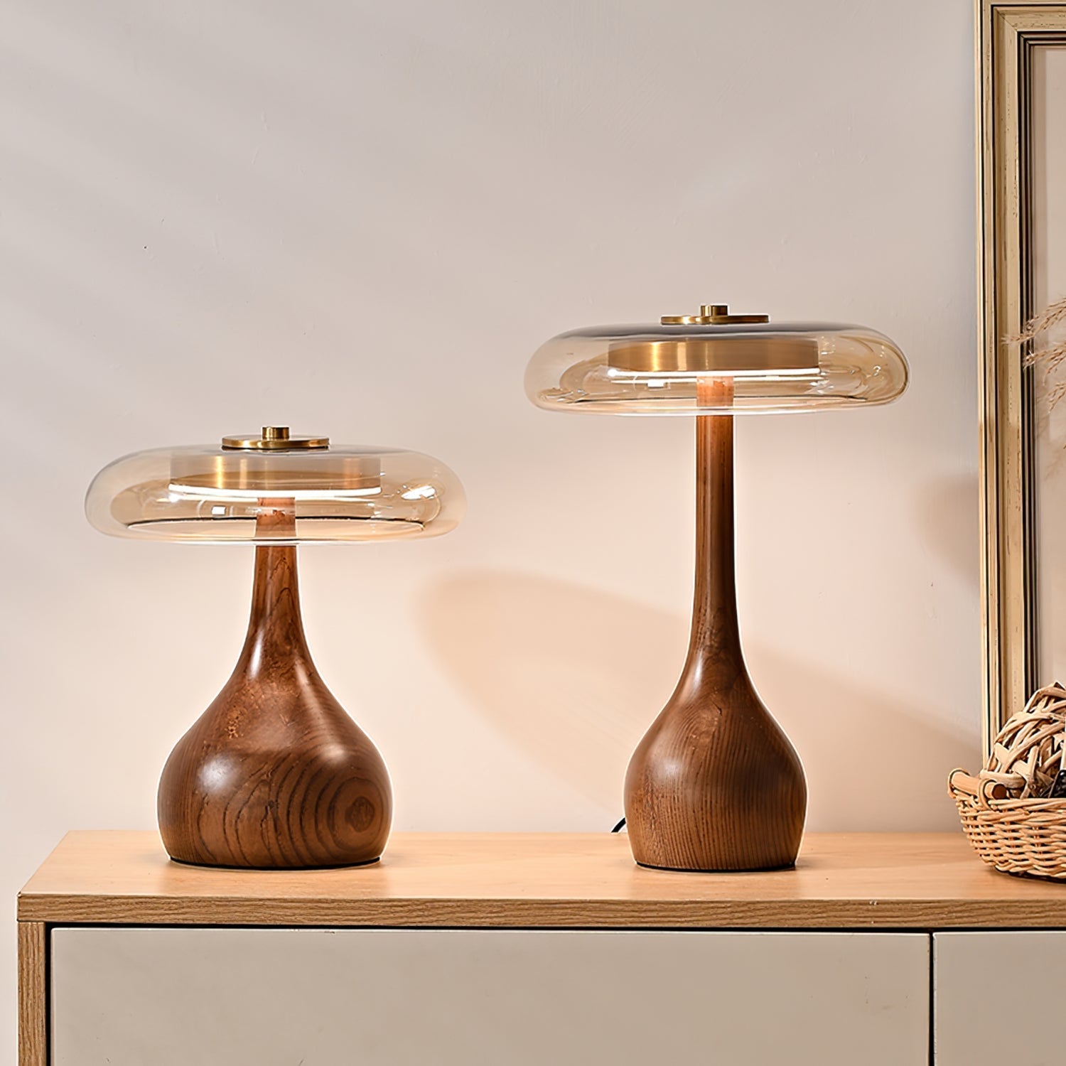 Tropfenförmige Tischlampe mit Glasdome