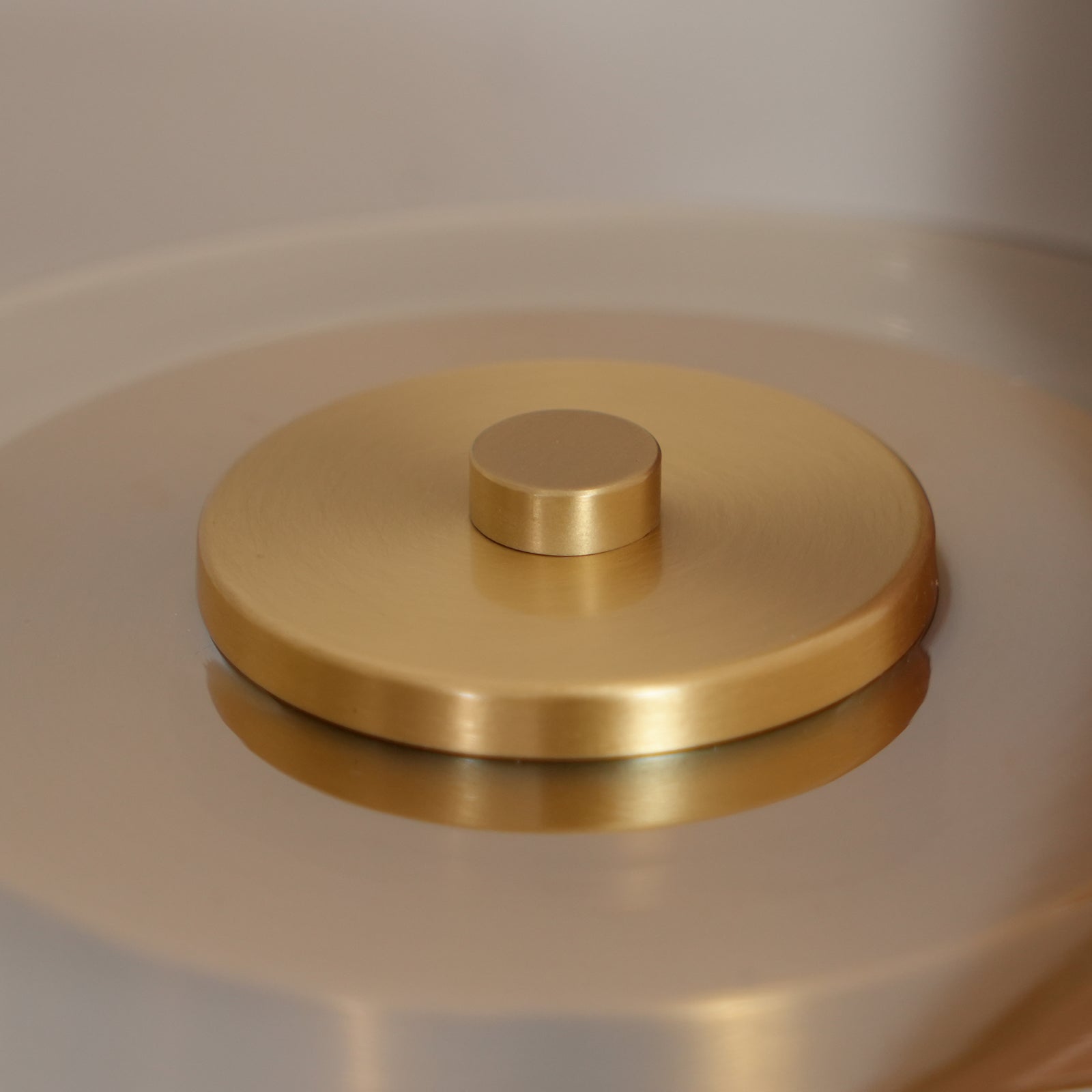 Tropfenförmige Tischlampe mit Glasdome