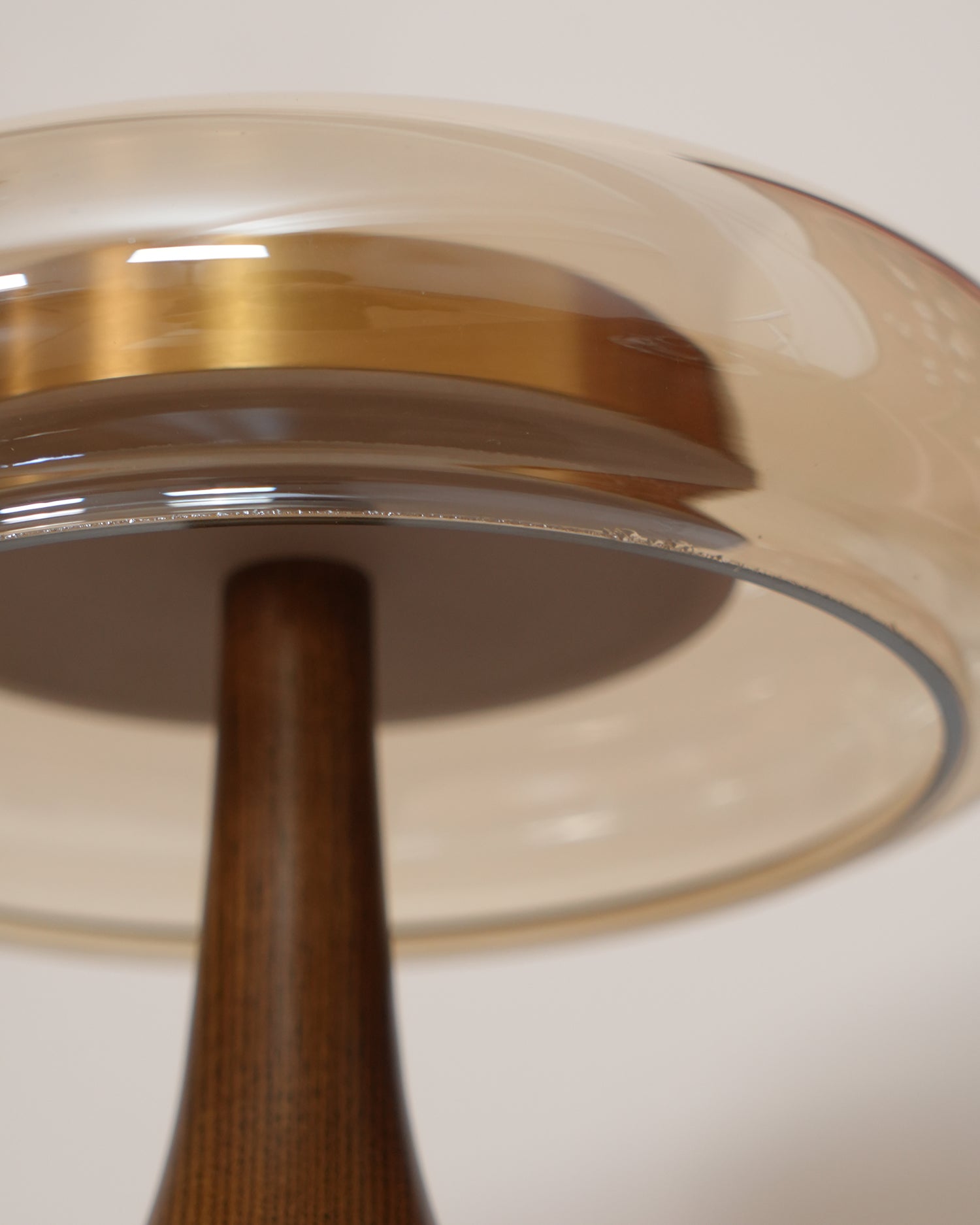 Tropfenförmige Tischlampe mit Glasdome