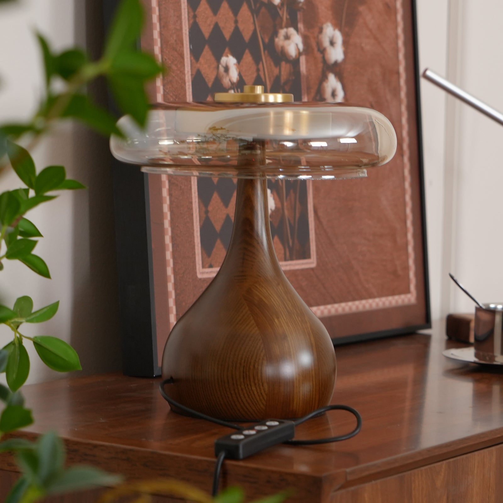 Tropfenförmige Tischlampe mit Glasdome