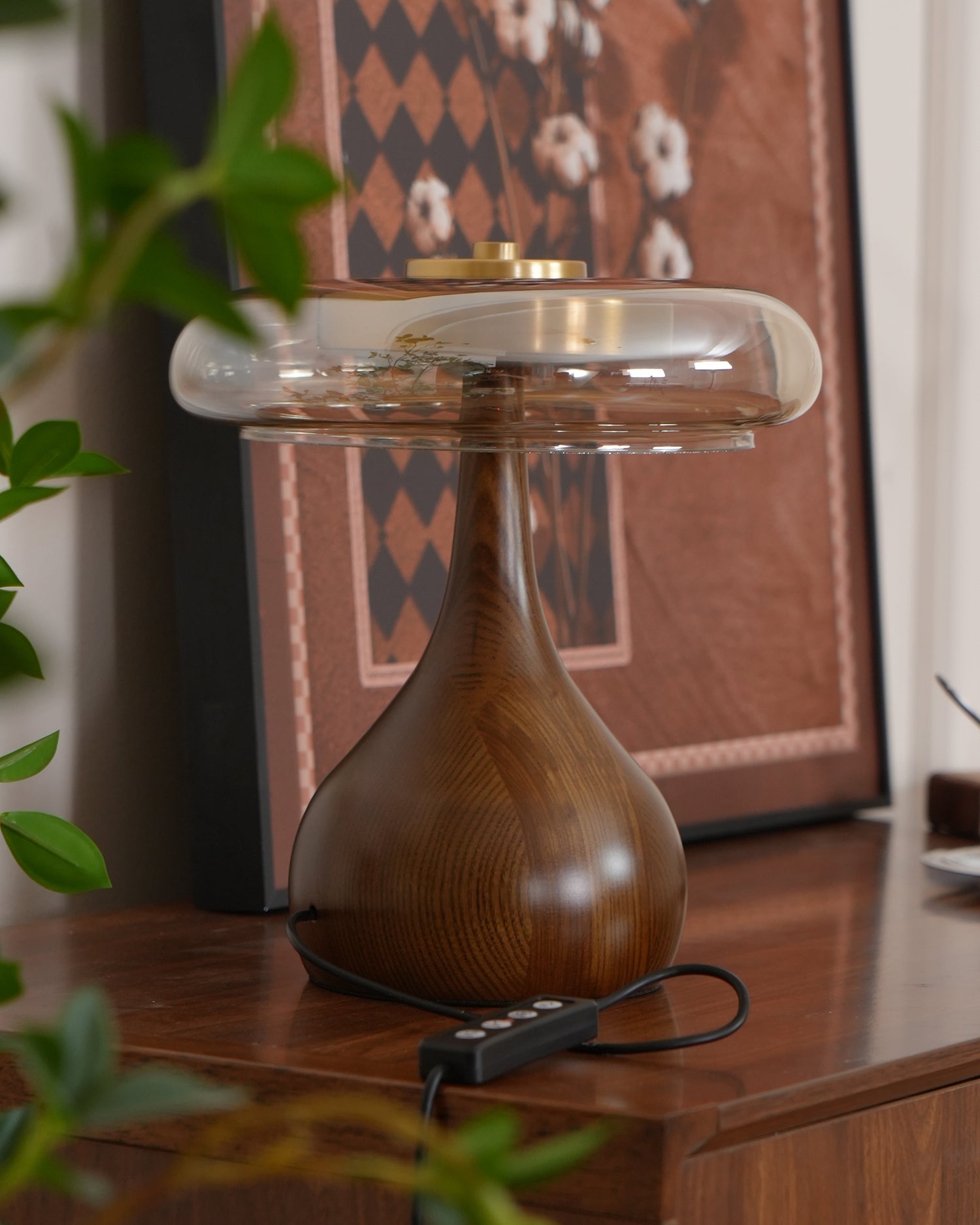 Tropfenförmige Tischlampe mit Glasdome