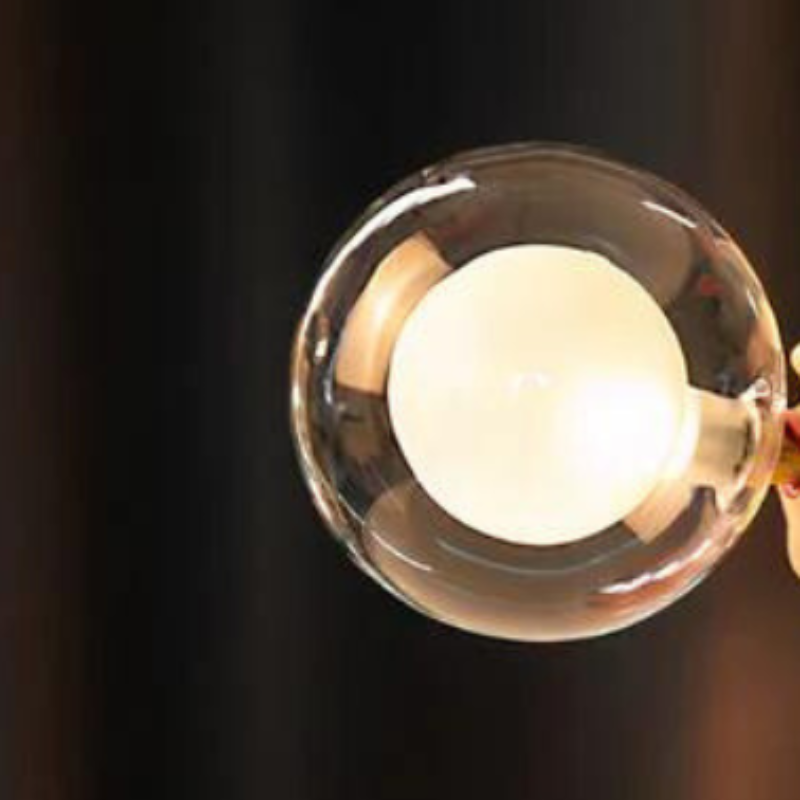 Tischlampe in Damenfigur