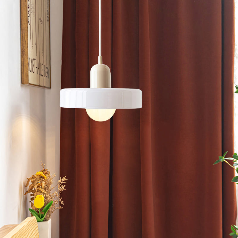 Pendelleuchte mit Glasschirm
