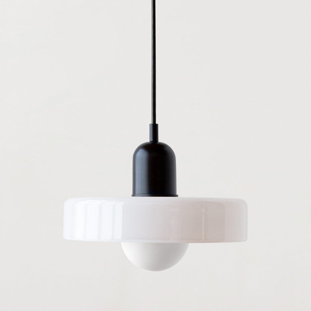 Pendelleuchte mit Glasschirm