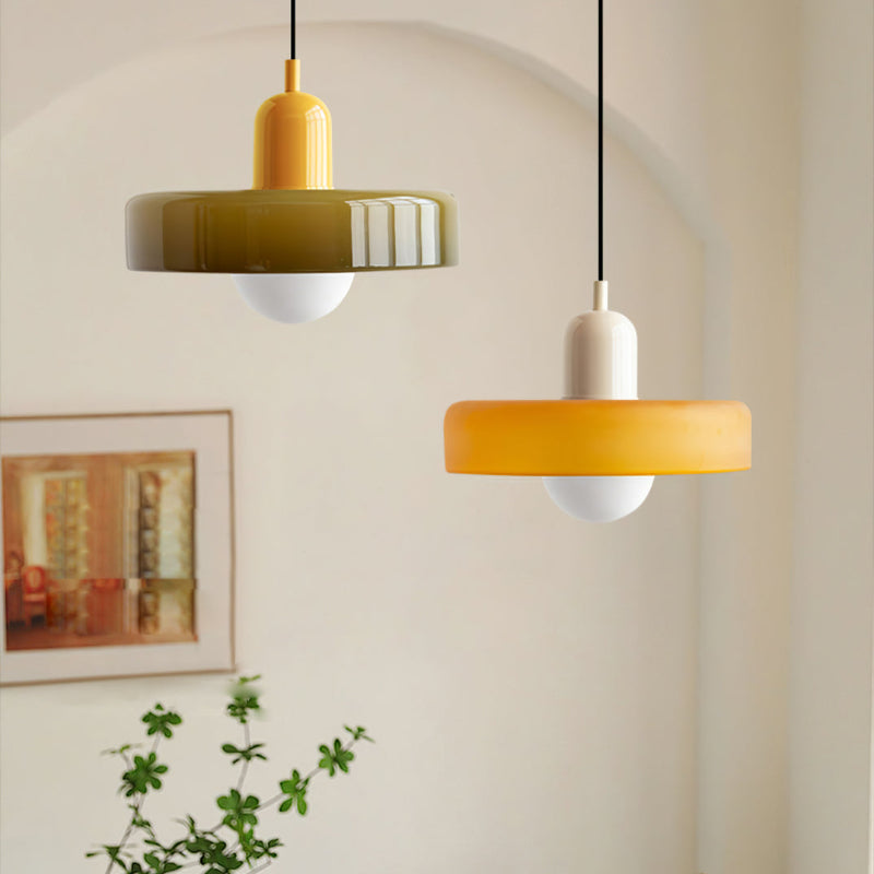 Pendelleuchte mit Glasschirm