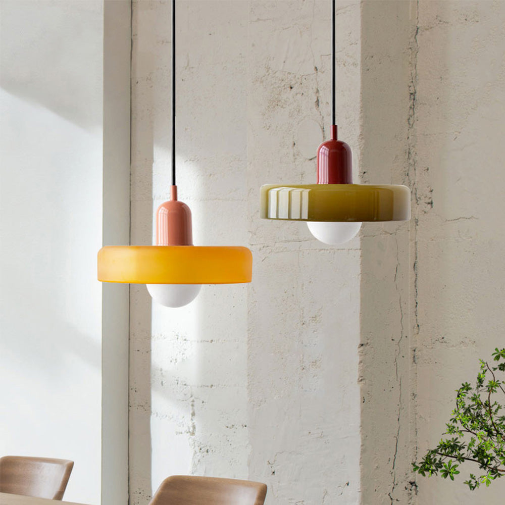 Pendelleuchte mit Glasschirm