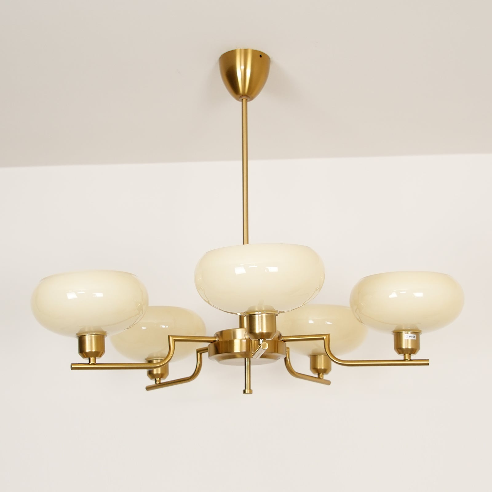 Frosted Glass Globes Kronleuchter