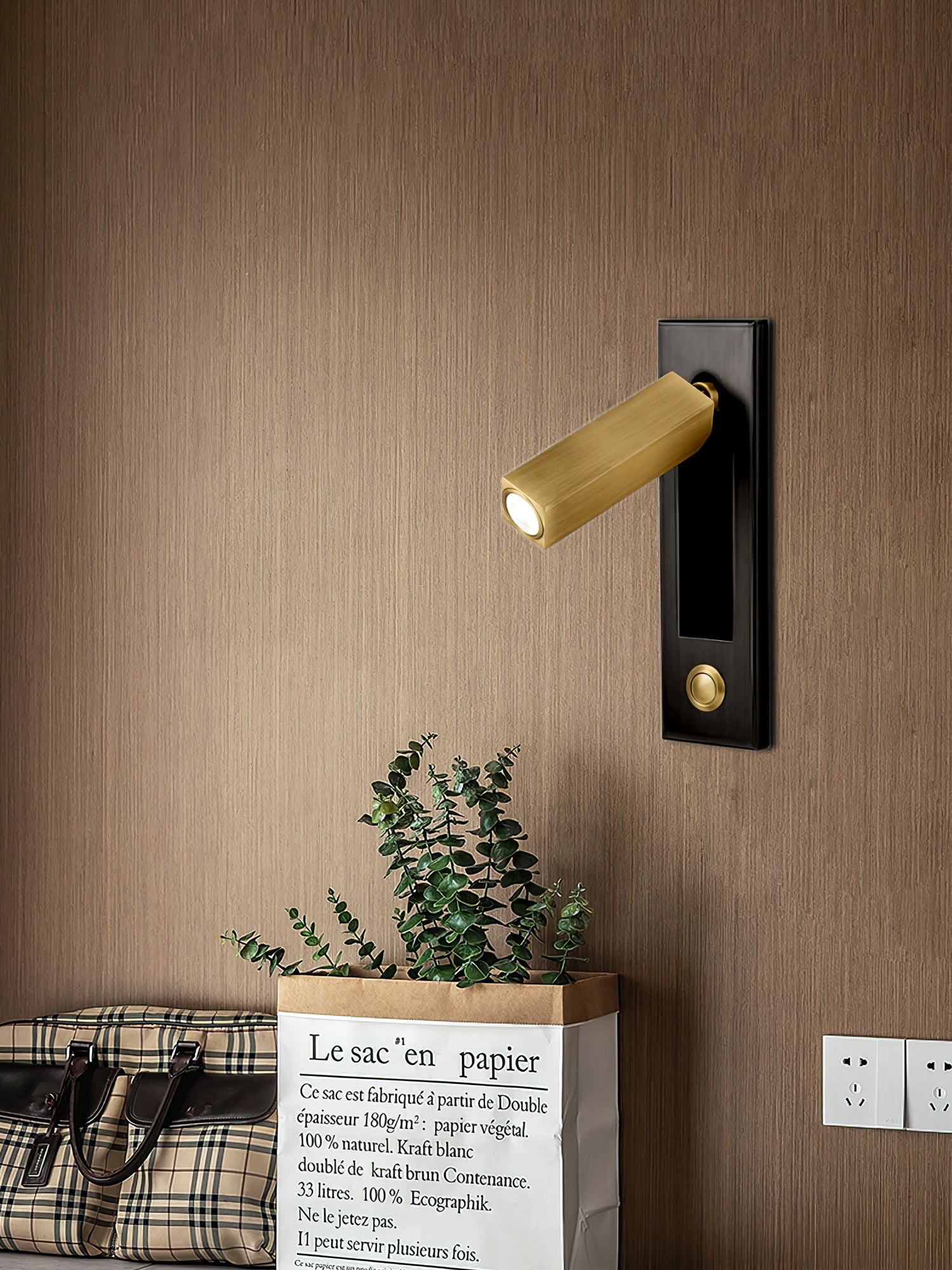 Wandmontierte Nachttischleuchte mit integrierter LED