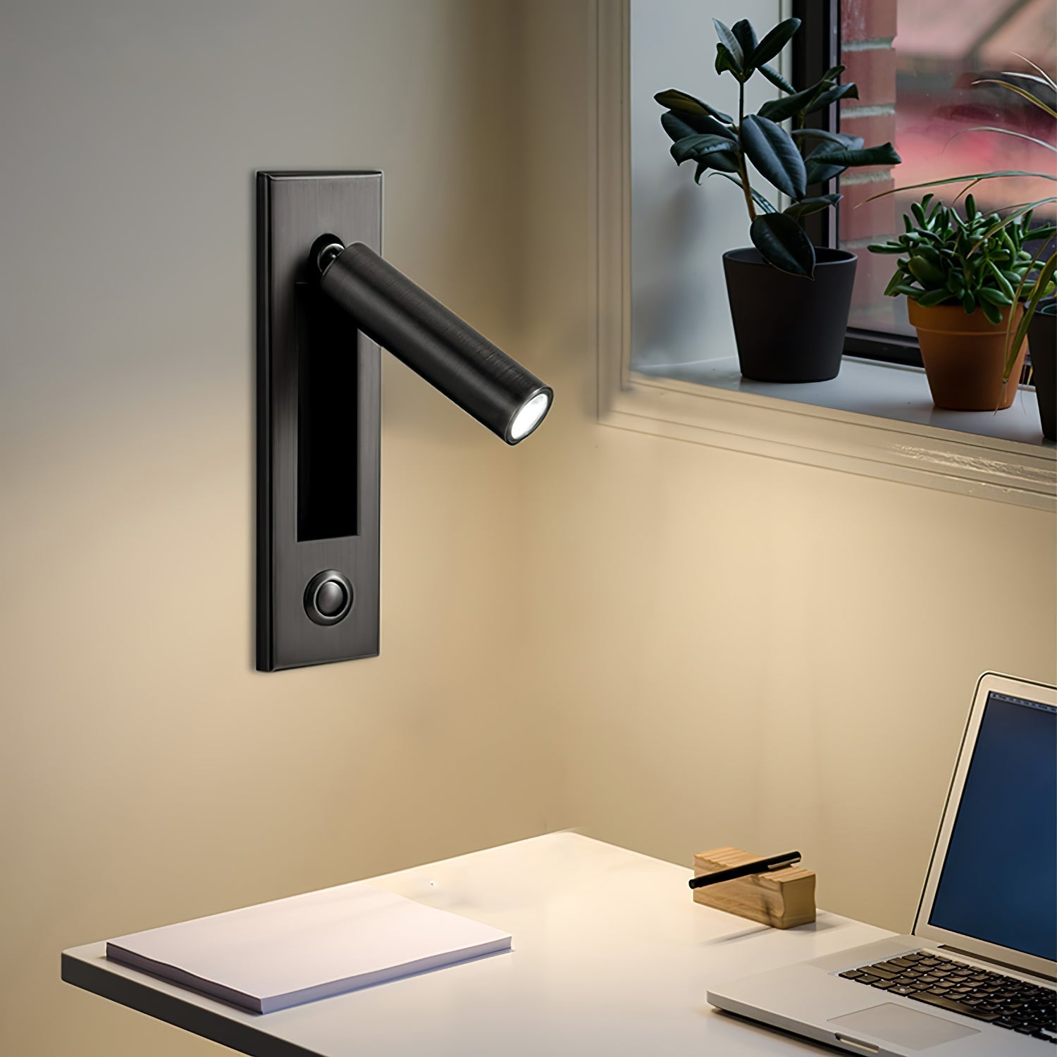Wandmontierte Nachttischleuchte mit integrierter LED
