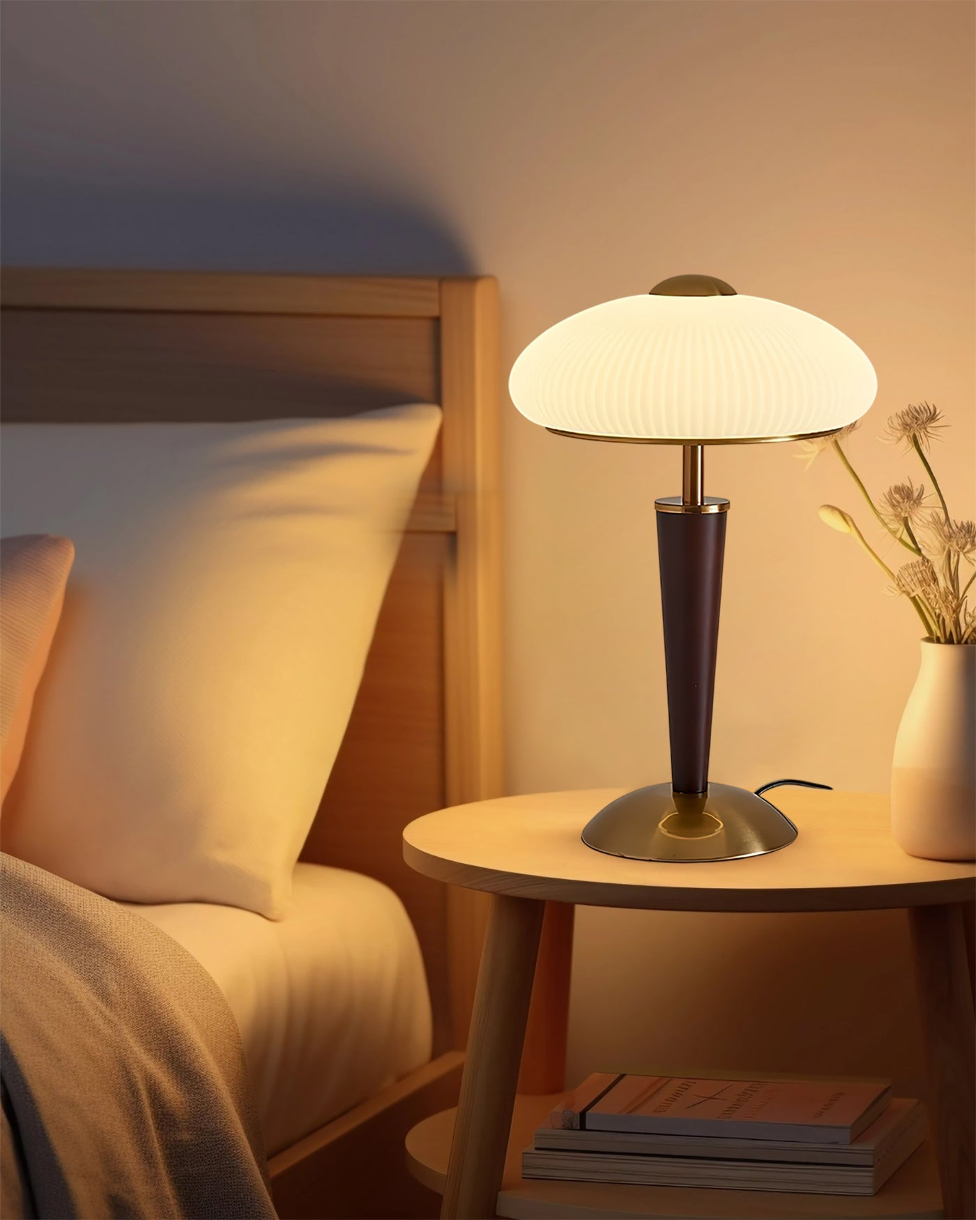 Tischlampe mit Schirm