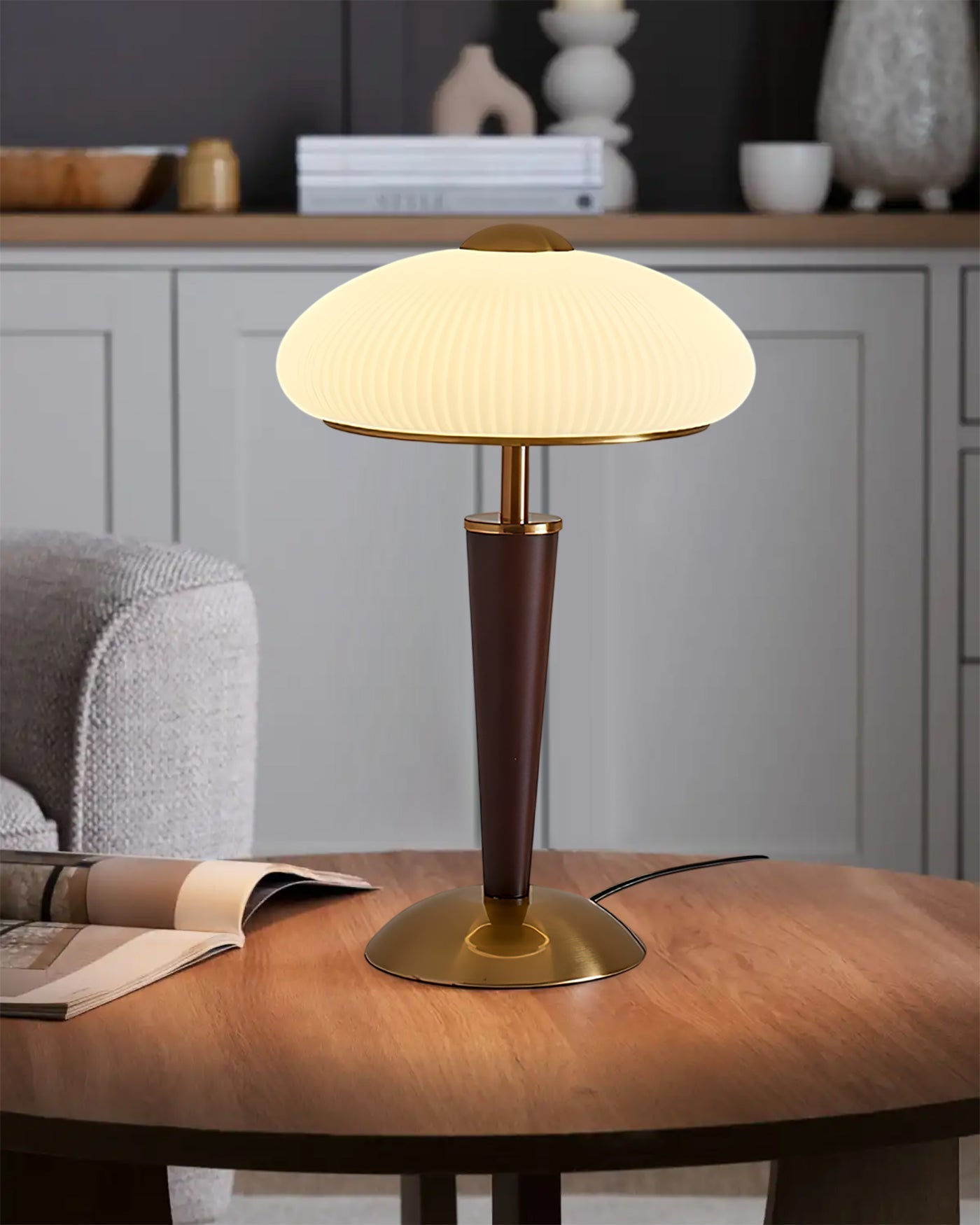Tischlampe mit Schirm