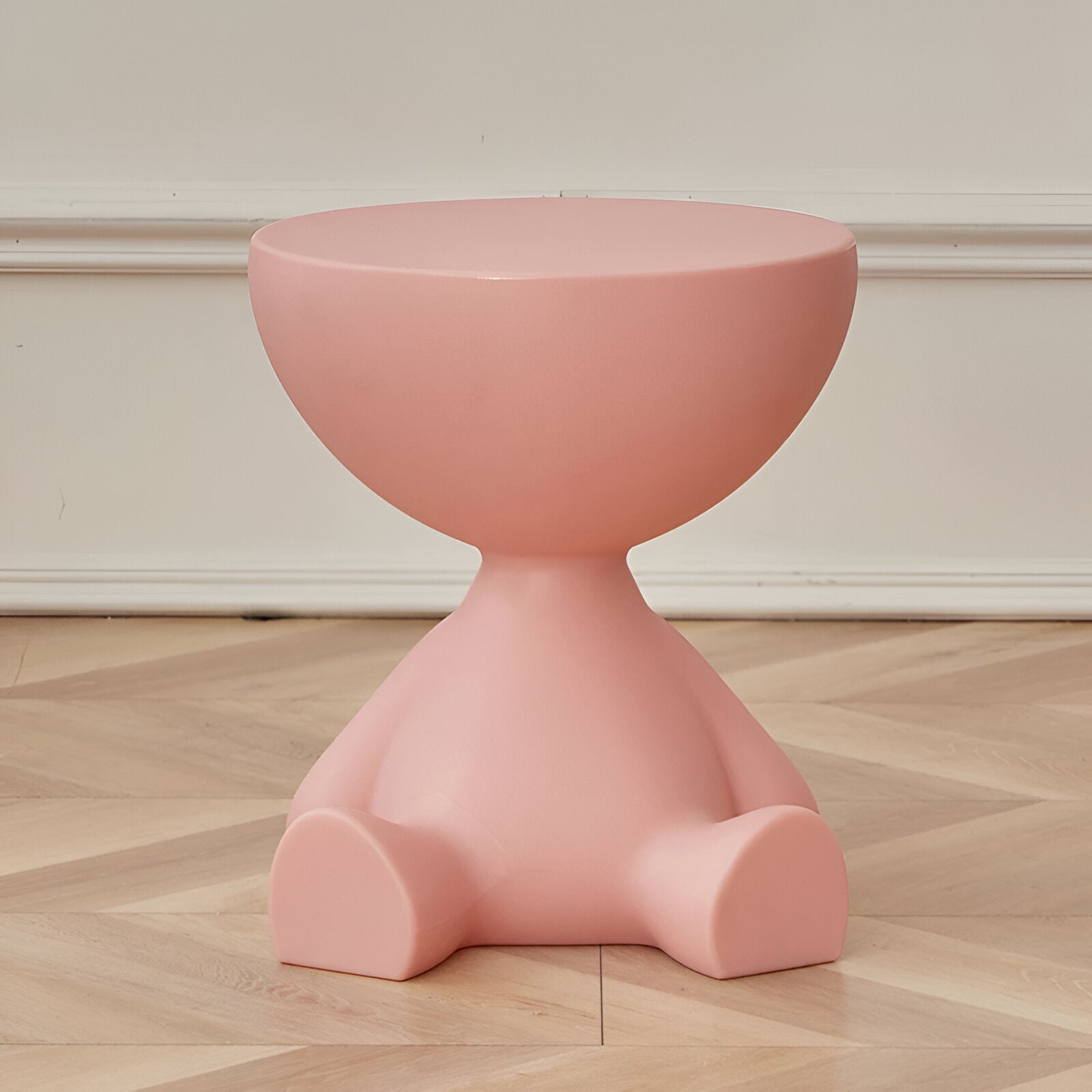 Sitzende Figur Beistelltisch