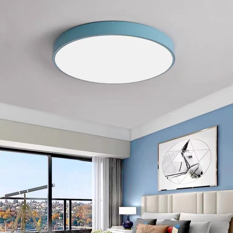 LED-Deckenleuchte zur flächenbündigen Montage für Flure