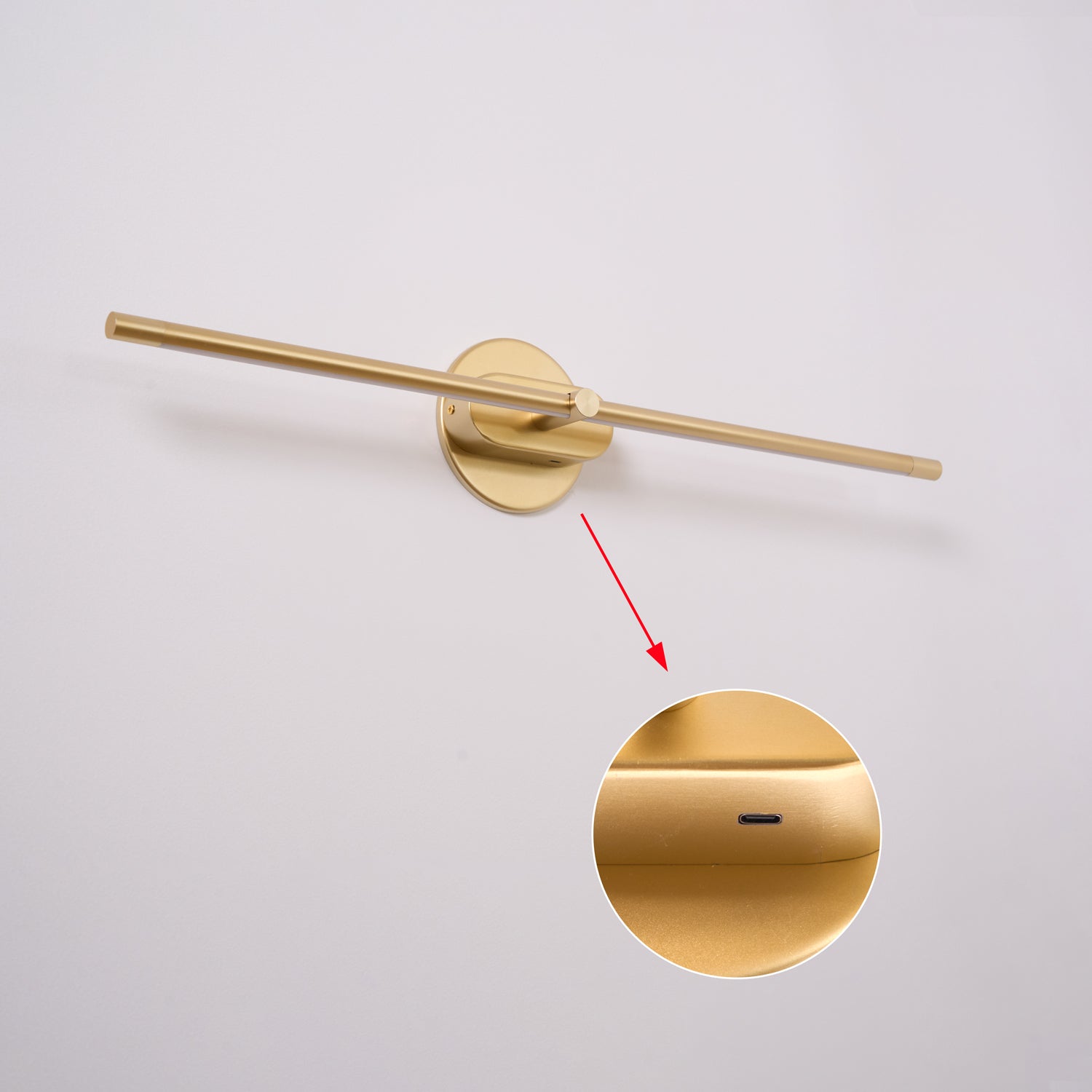 Wandleuchte in Stabform mit Metalldetails