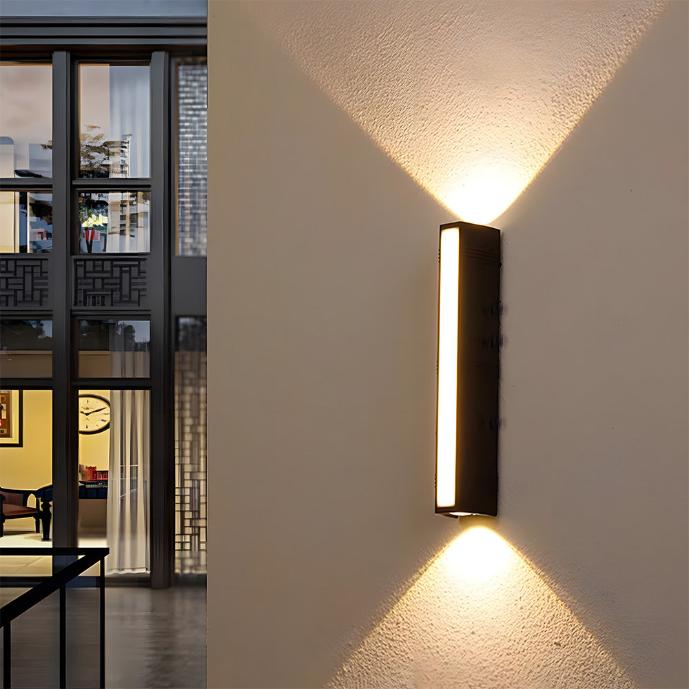 Vertikale doppelseitige Wandlampe für den Außenbereich