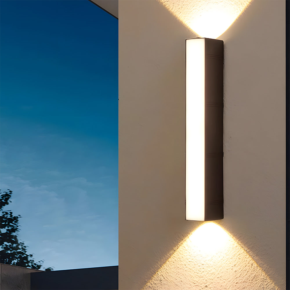 Vertikale doppelseitige Wandlampe für den Außenbereich