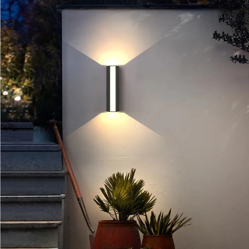 Vertikale doppelseitige Wandlampe für den Außenbereich