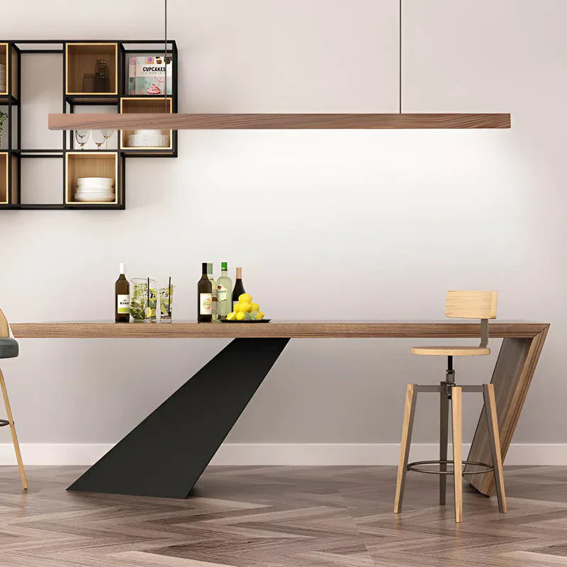 Lineare Pendelleuchte aus Holz