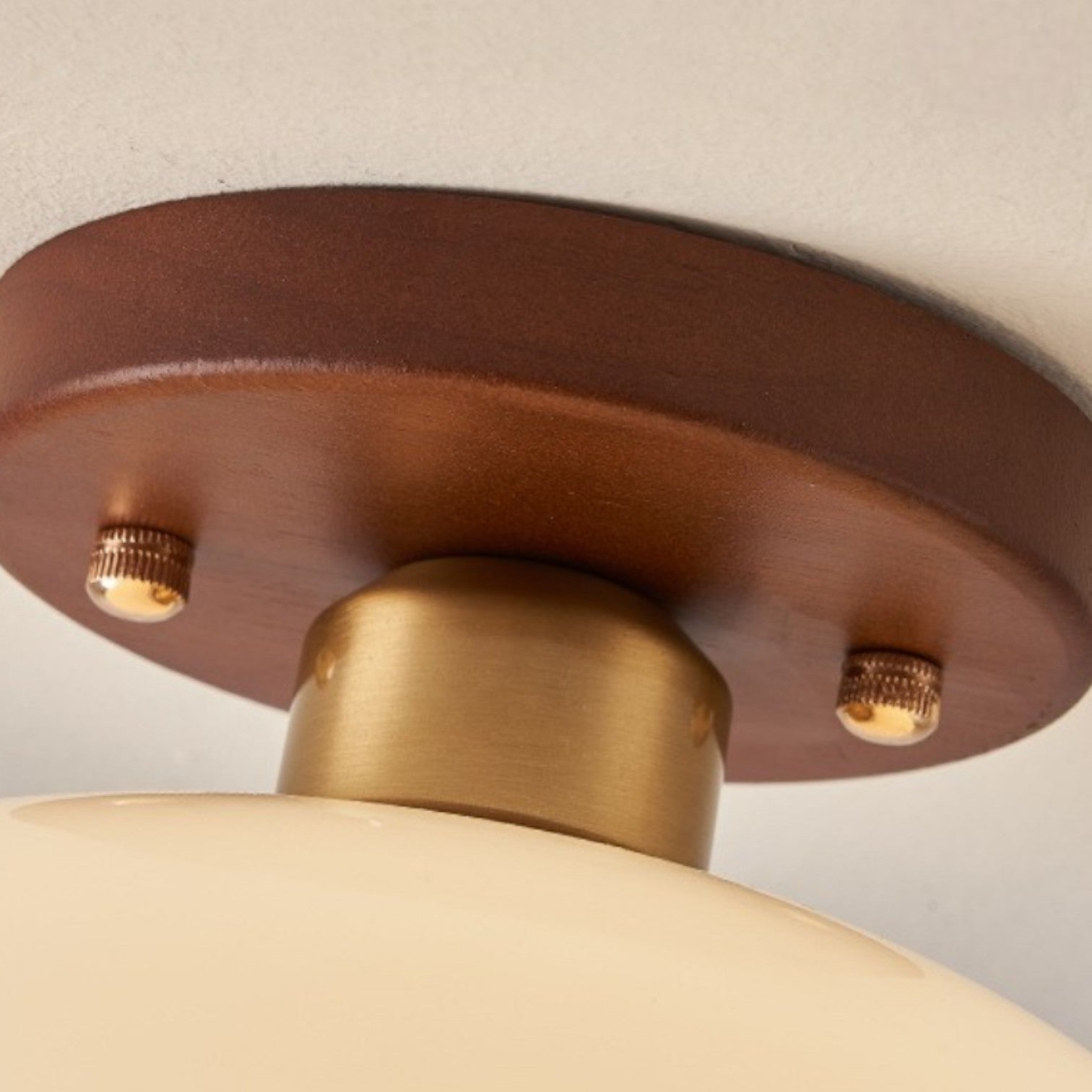 LED-Deckenleuchte mit Einbauöffnung
