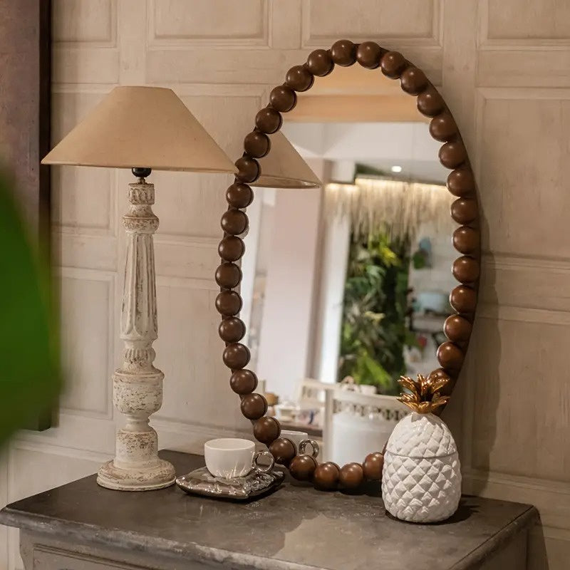 Ovaler Spiegel mit Kugelrahmen