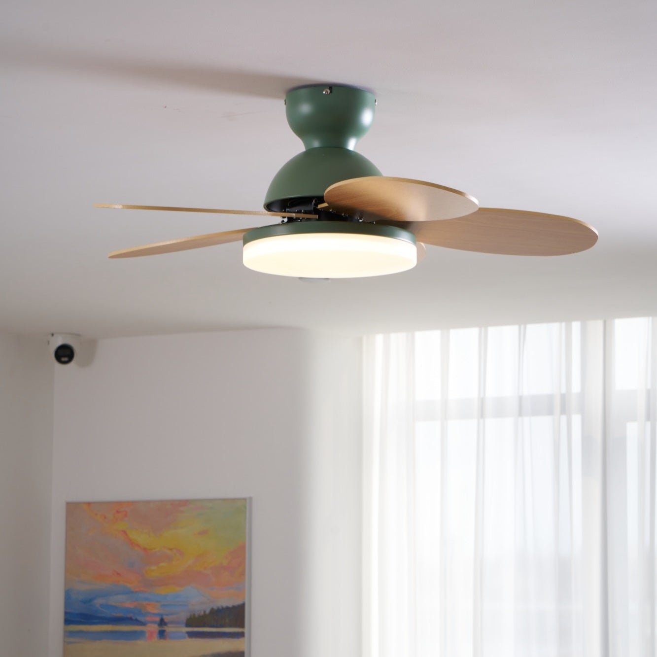 LED Deckenventilator mit blütenblattförmigen Flügeln