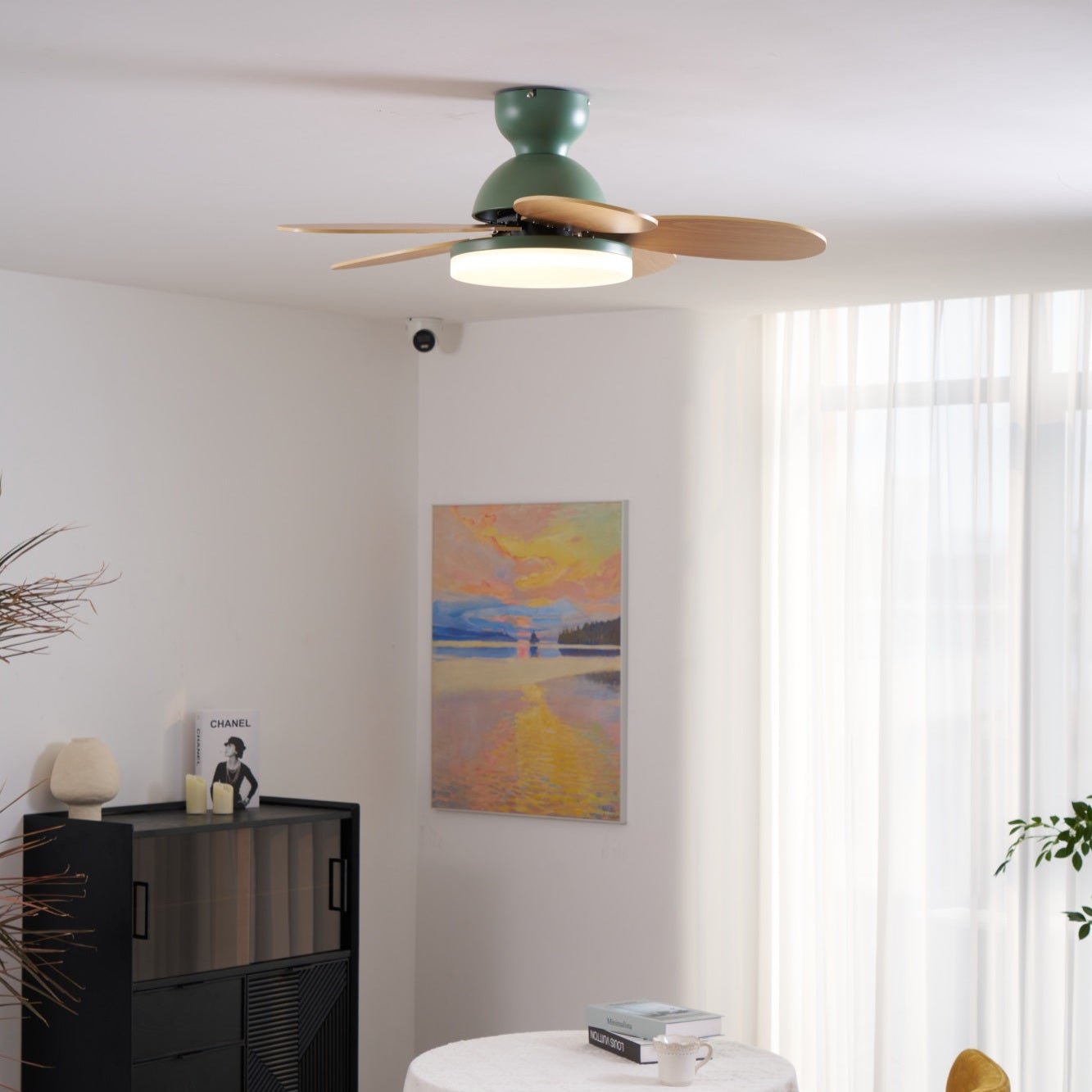 LED Deckenventilator mit blütenblattförmigen Flügeln