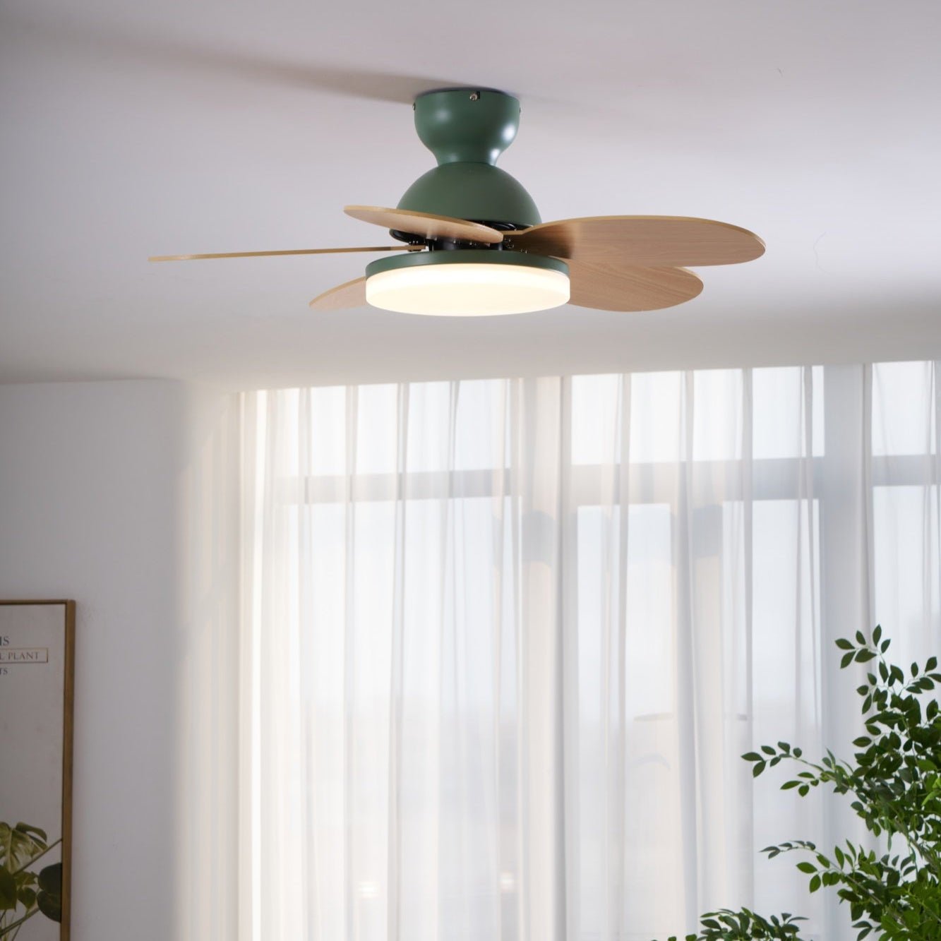 LED Deckenventilator mit blütenblattförmigen Flügeln