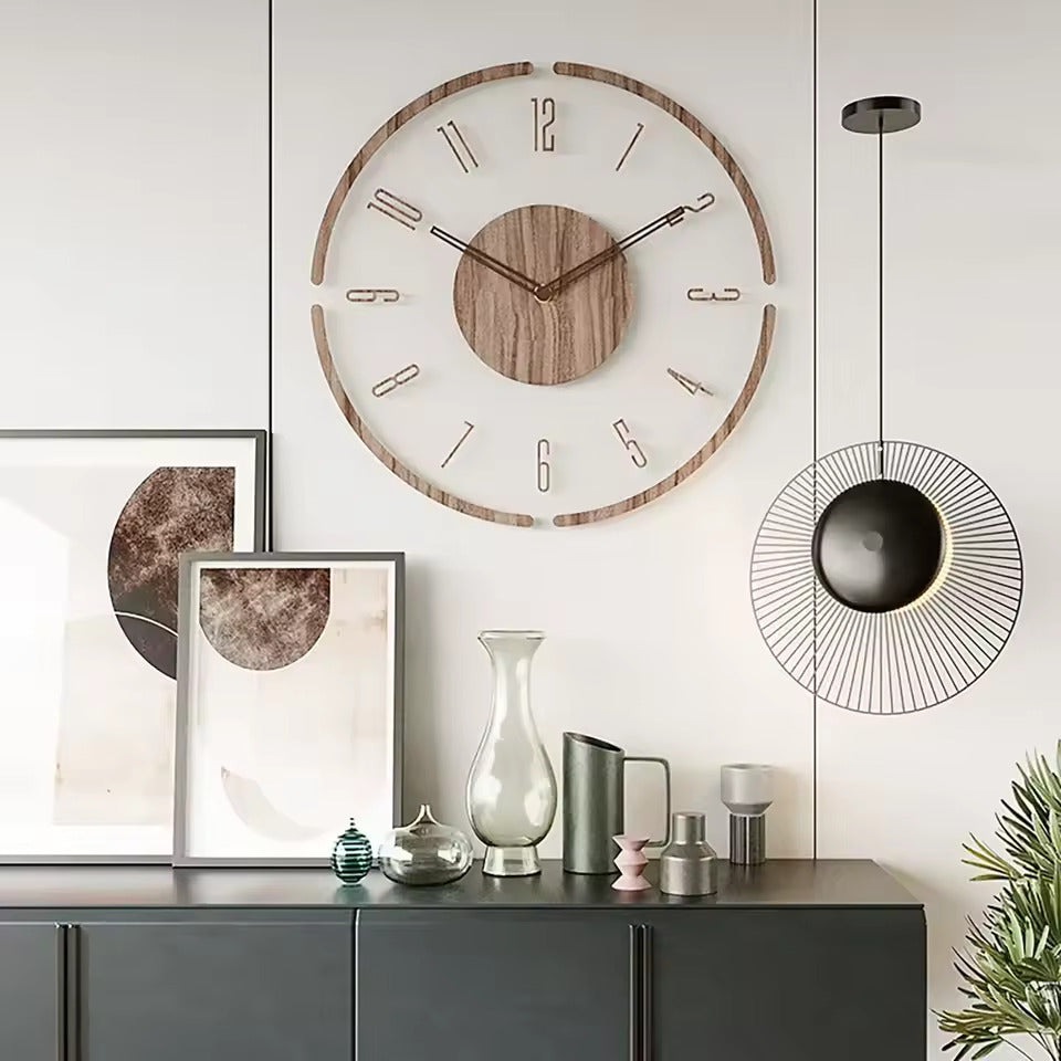 Analoge Wanduhr aus Holz für den Innenbereich