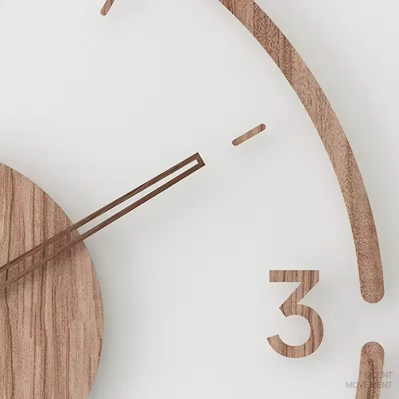 Analoge Wanduhr aus Holz für den Innenbereich