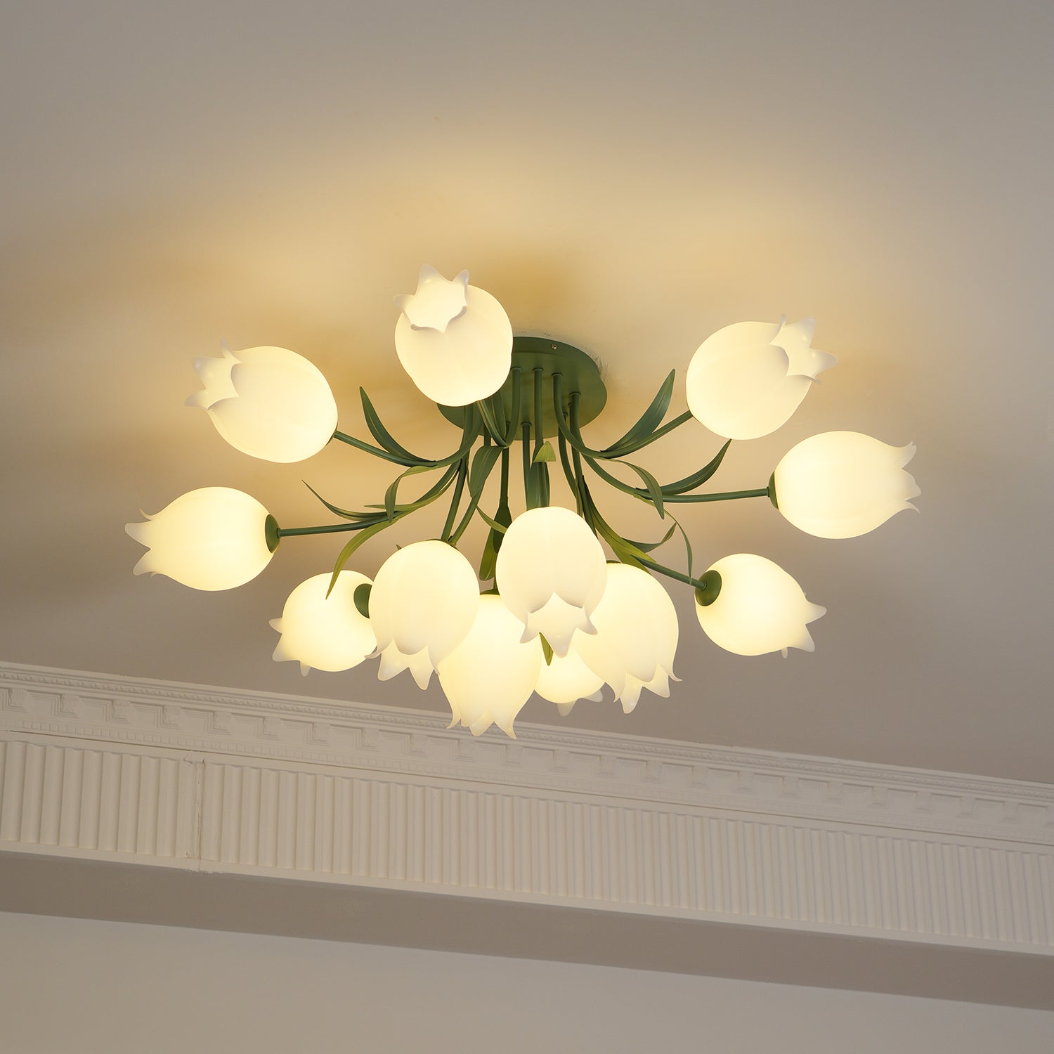 LED-Deckenleuchte in Blumenform