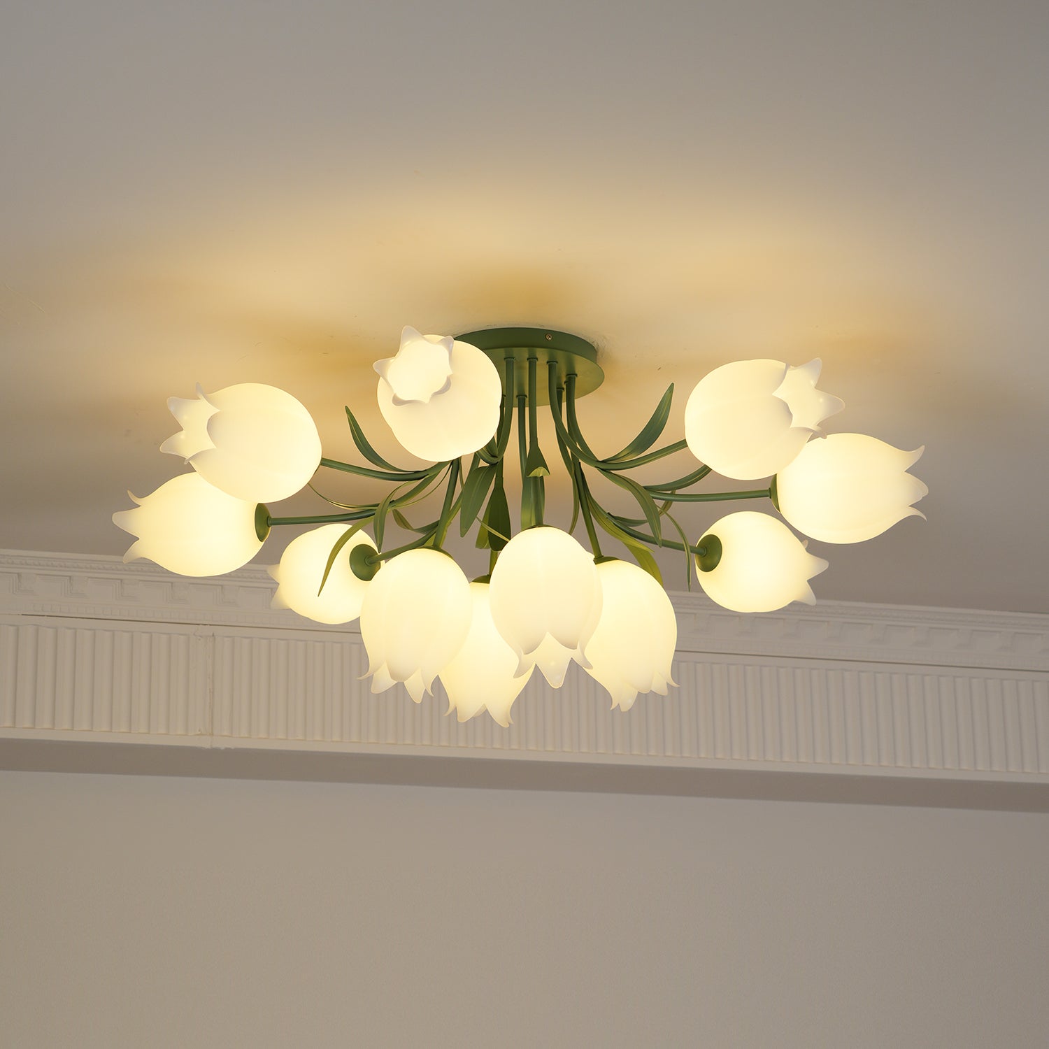 LED-Deckenleuchte in Blumenform