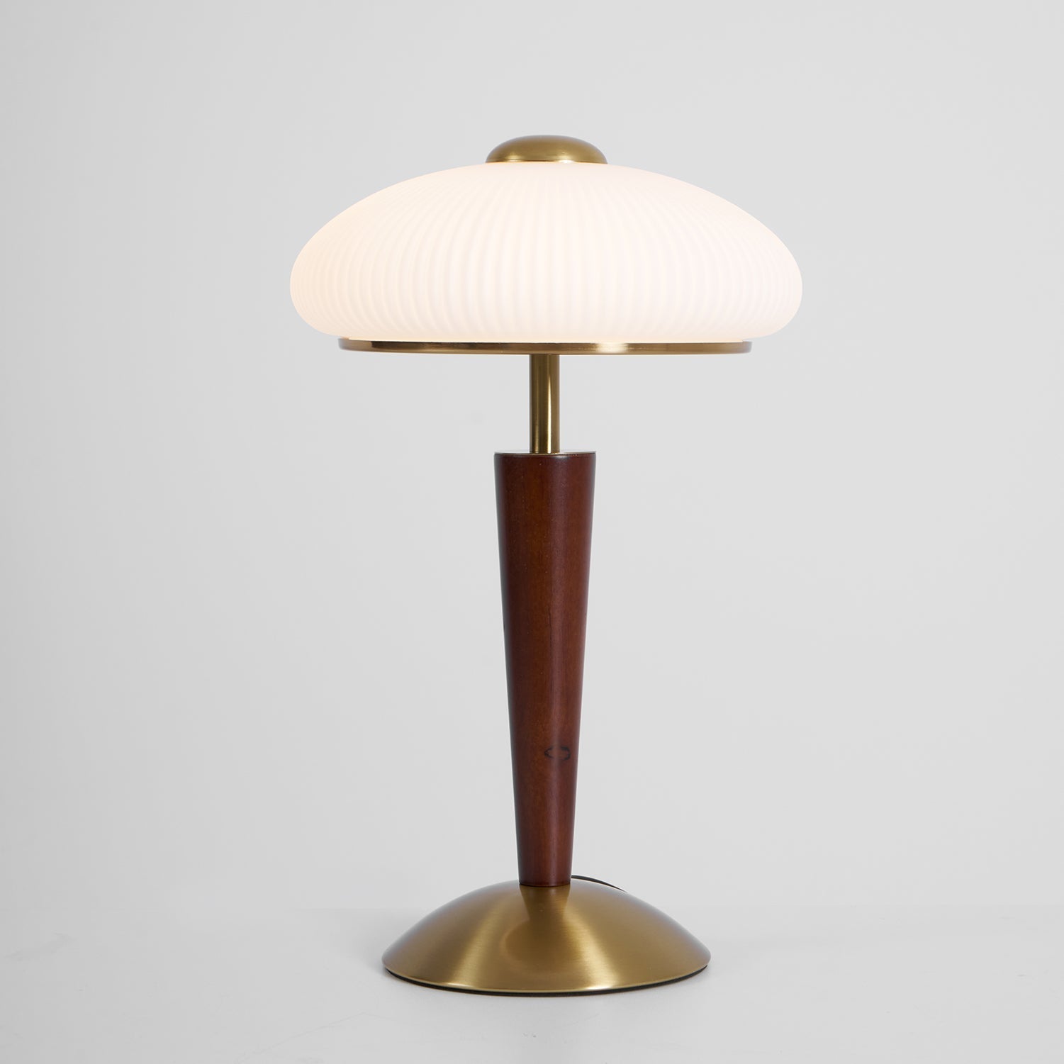 Tischlampe mit Schirm