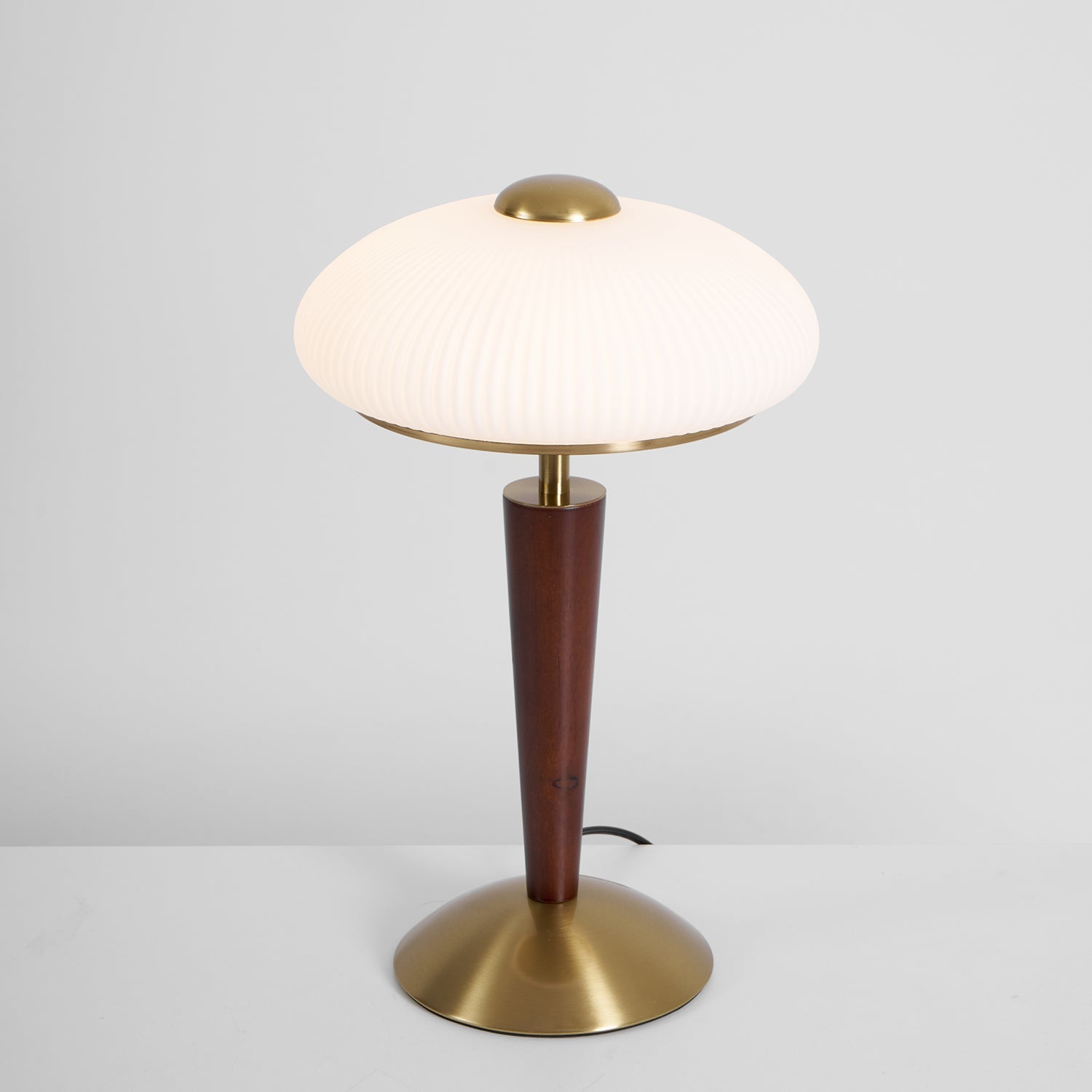 Tischlampe mit Schirm