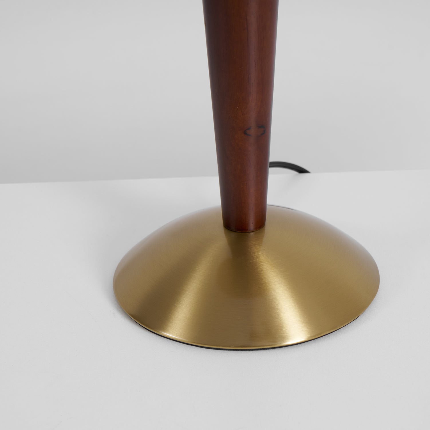 Tischlampe mit Schirm