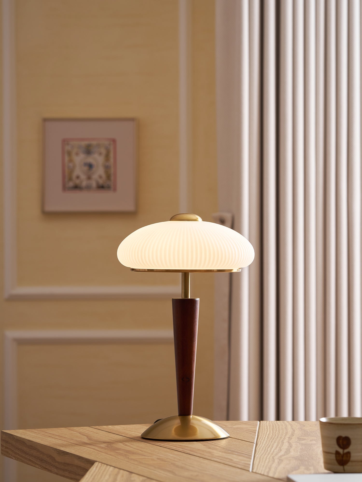 Tischlampe mit Schirm