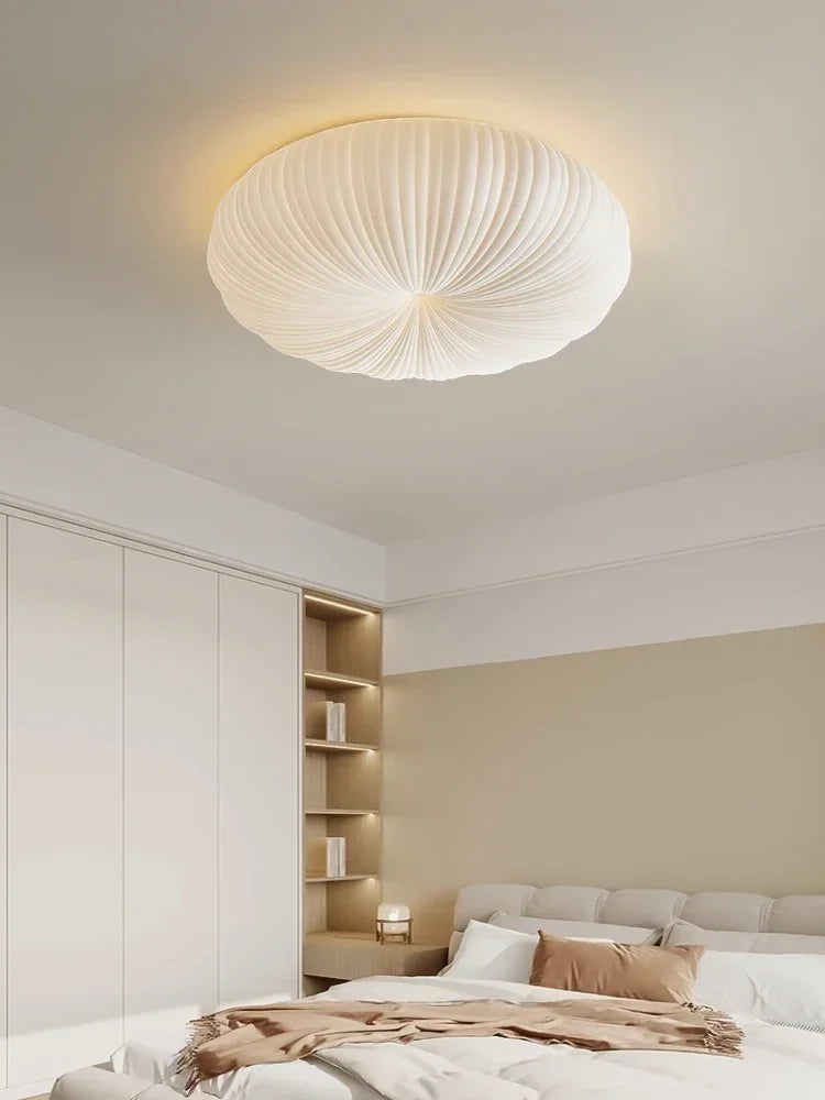 Kuppelförmige Deckenleuchte mit LED