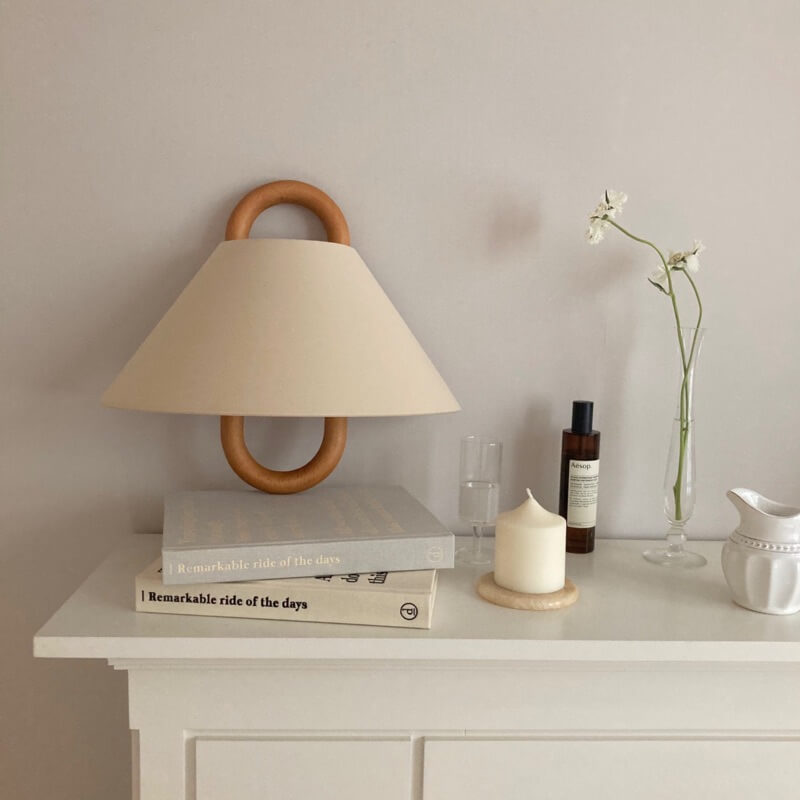 Kegelförmige Wandlampe