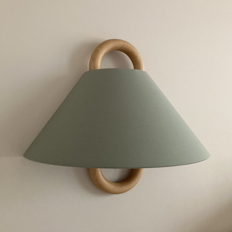 Kegelförmige Wandlampe