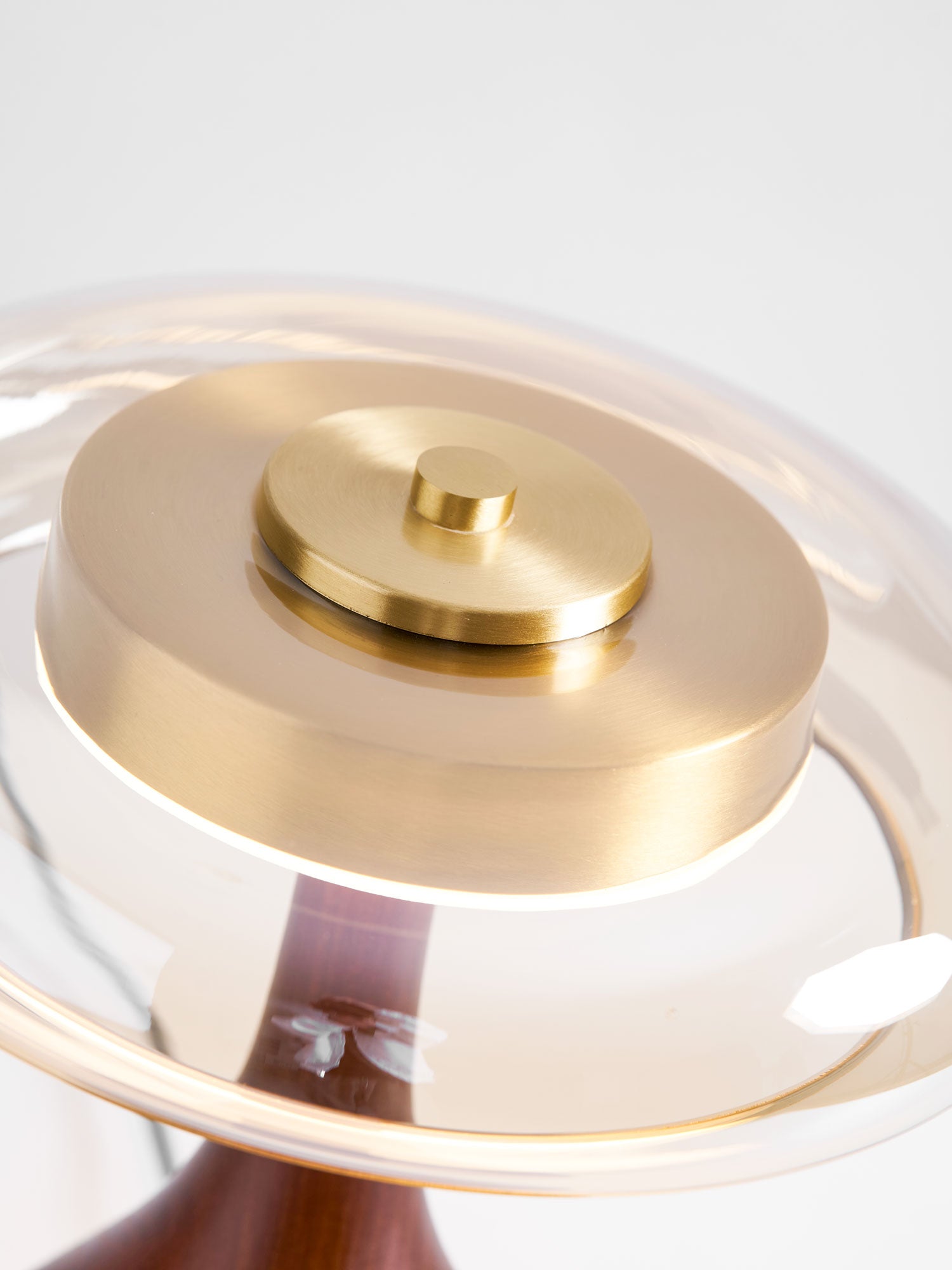 Tropfenförmige Tischlampe mit Glasdome