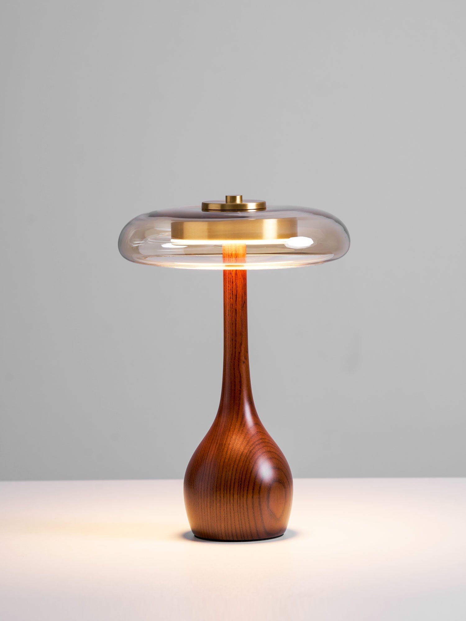 Tropfenförmige Tischlampe mit Glasdome