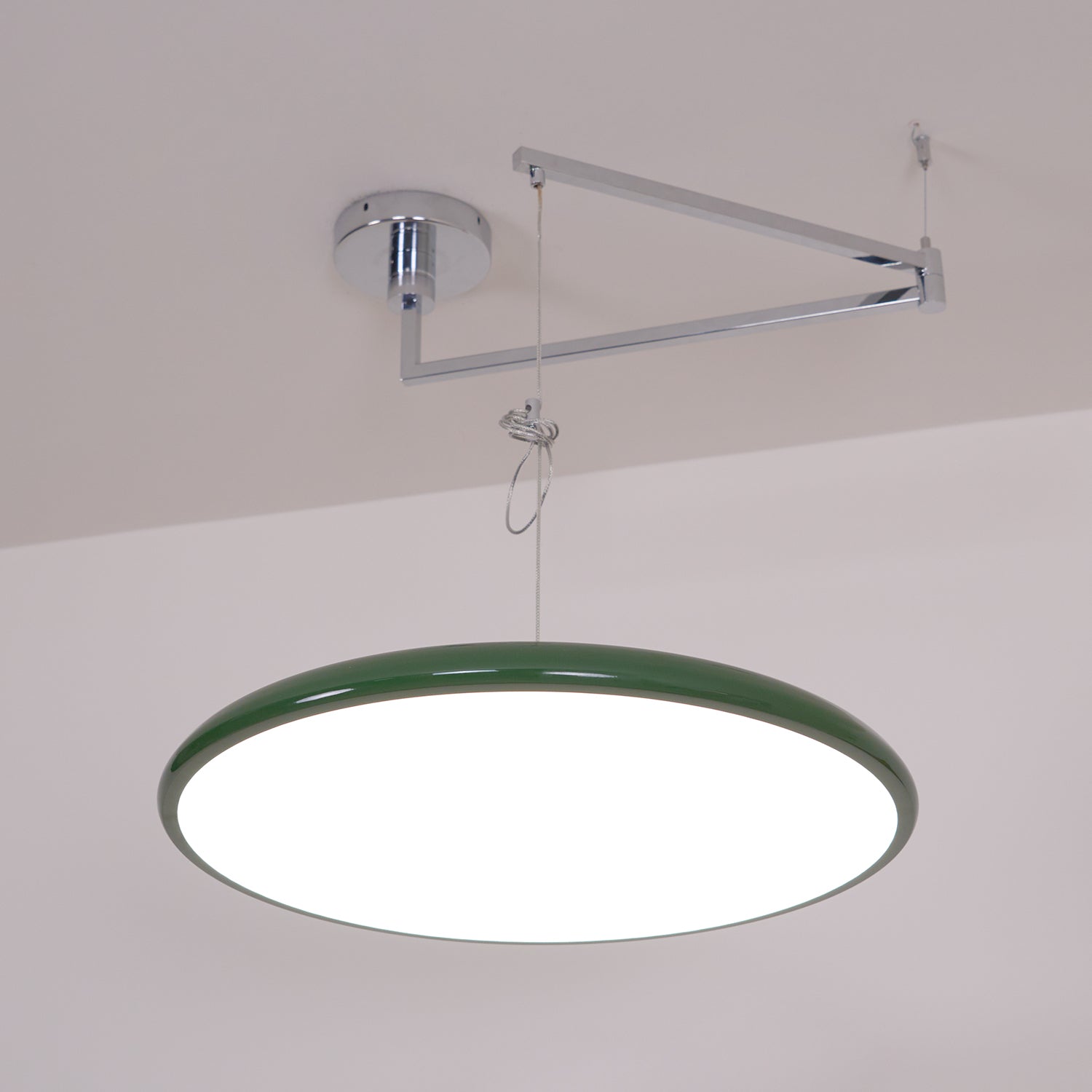 LED-Pendelleuchte zur flächenbündigen Montage